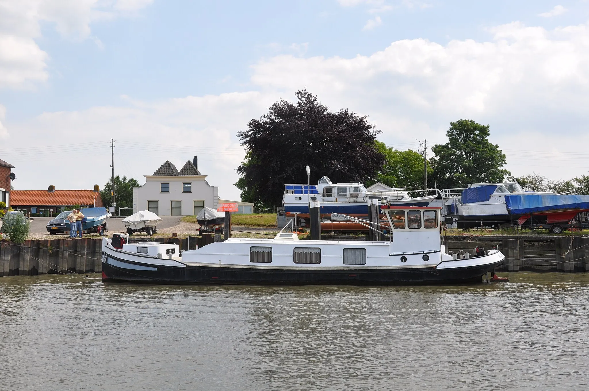 Photo showing: De FLIPPER is een voormalig bedrijfsvaartuig dat nu voor recreatie wordt gebruikt. Het schip ligt hier op de Hollandsche IJssel.
