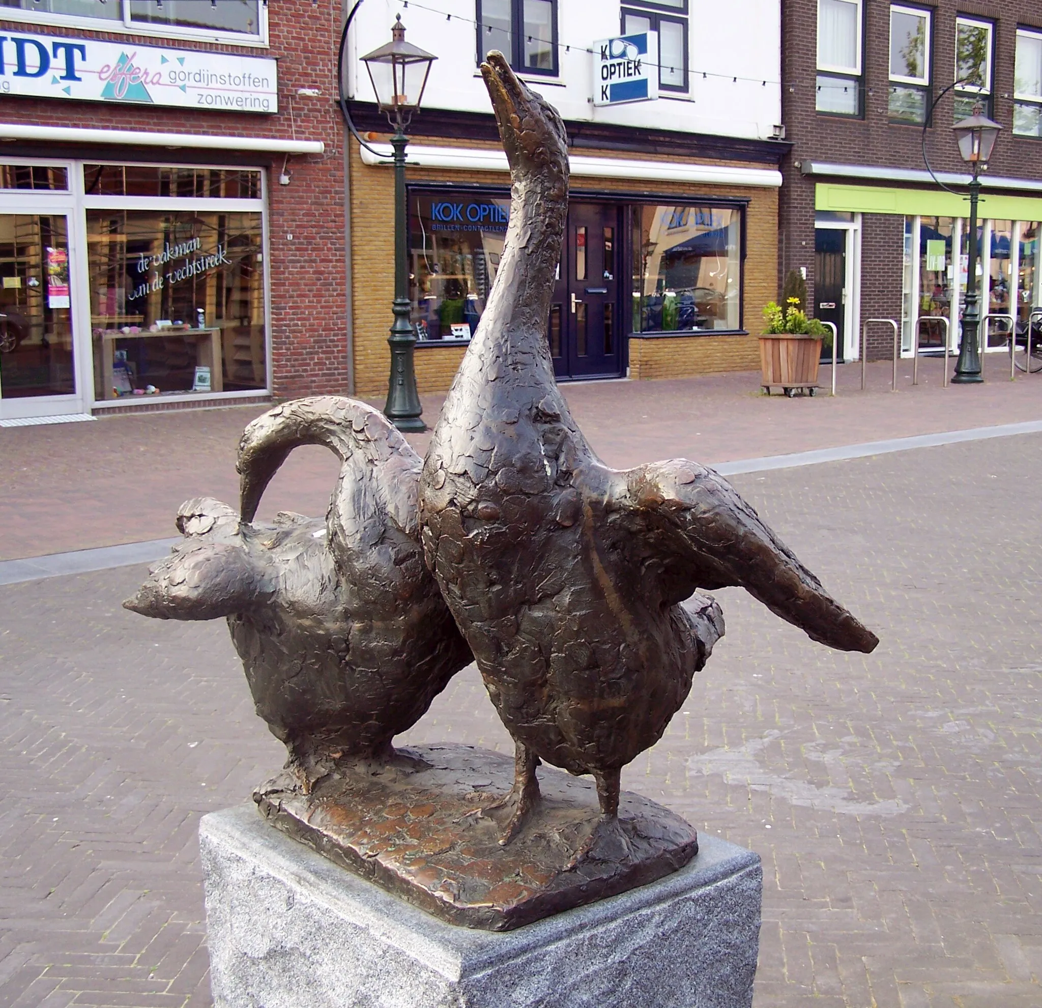 Photo showing: Sculpture "Twee Ganzen" (Two Goose) by Gabriël Sterk. Placed at the Kerkbrink in Breukelen.