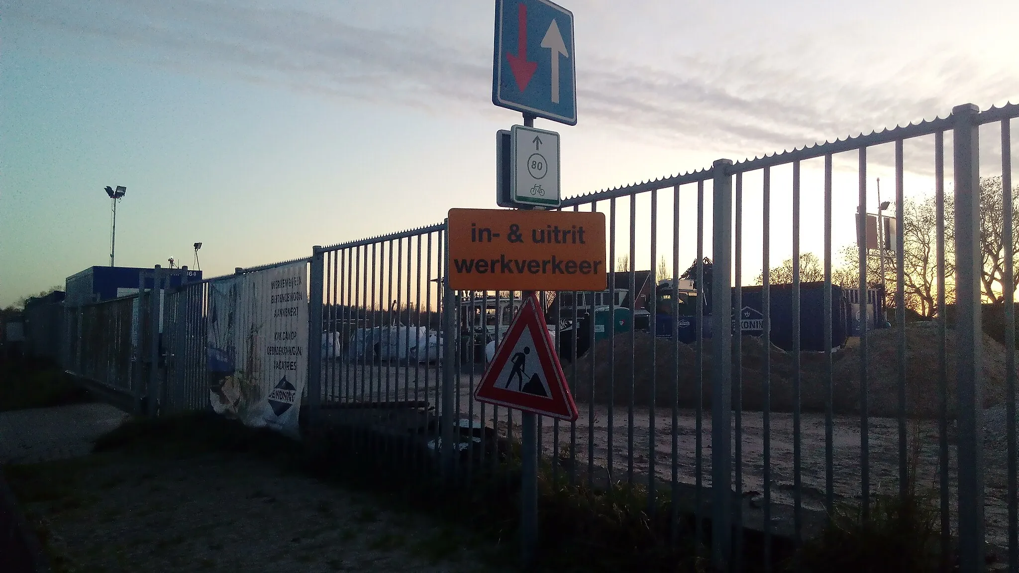 Photo showing: A sign at a construction site, that is located in the Rotterdammer village of Zweth, South Holland.