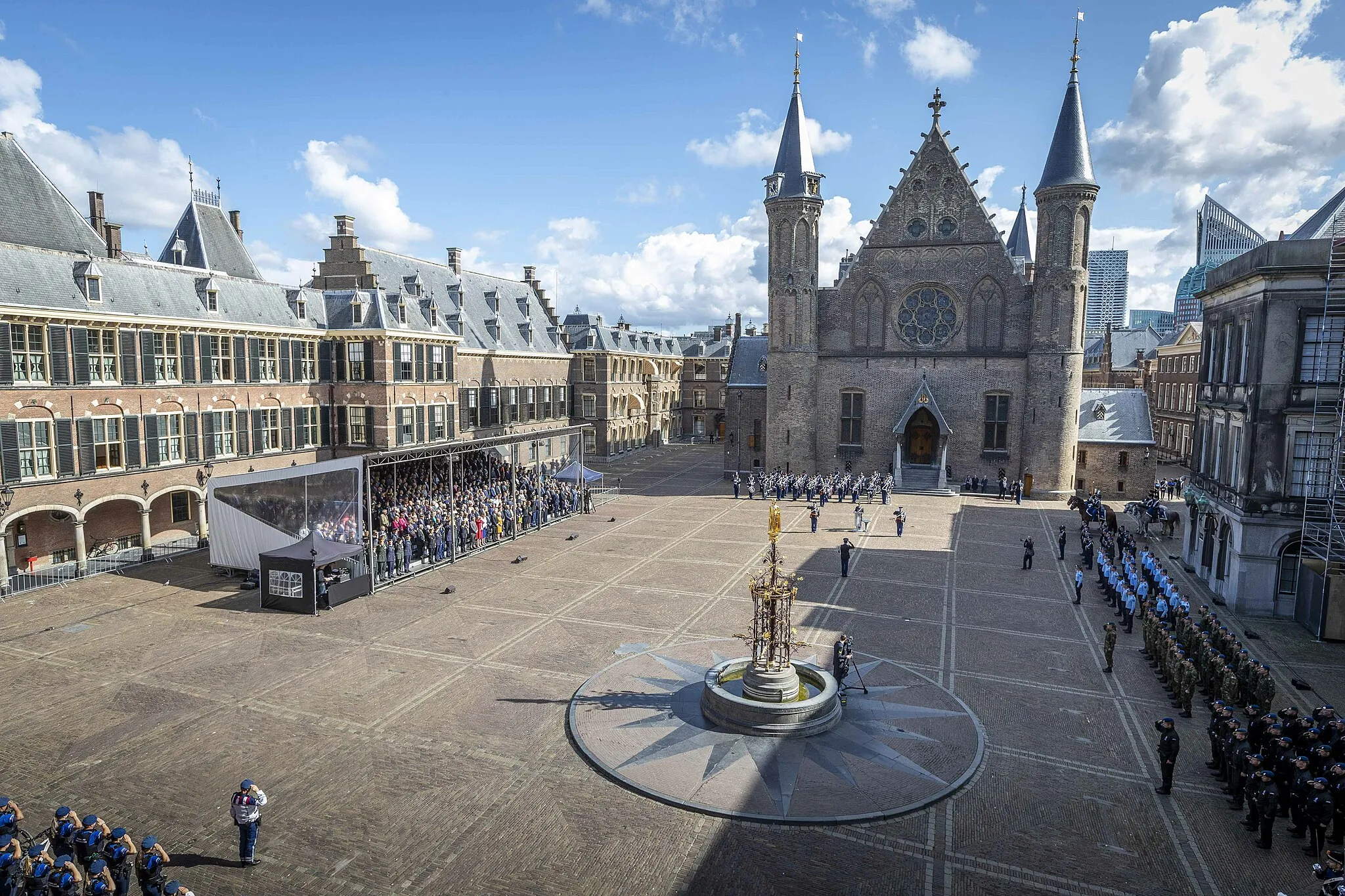Photo showing: Den Haag, Binnenhof. 2 september 2019Commando overdacht Koninklijke Marechaussee. Tussen vertrekend Ltgen van den Brink en aantredend Ltgen Leijtens.