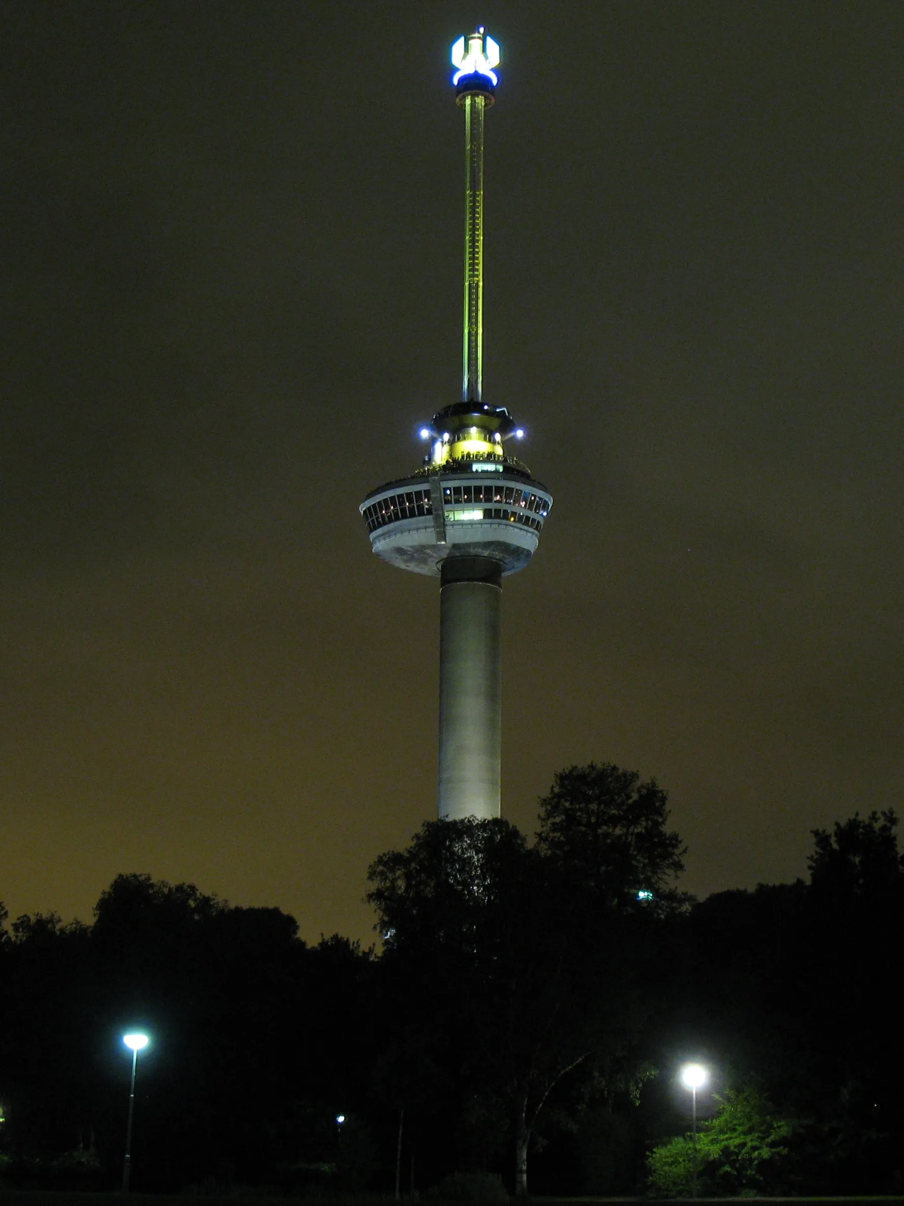 Photo showing: Photo of the Euromast at night