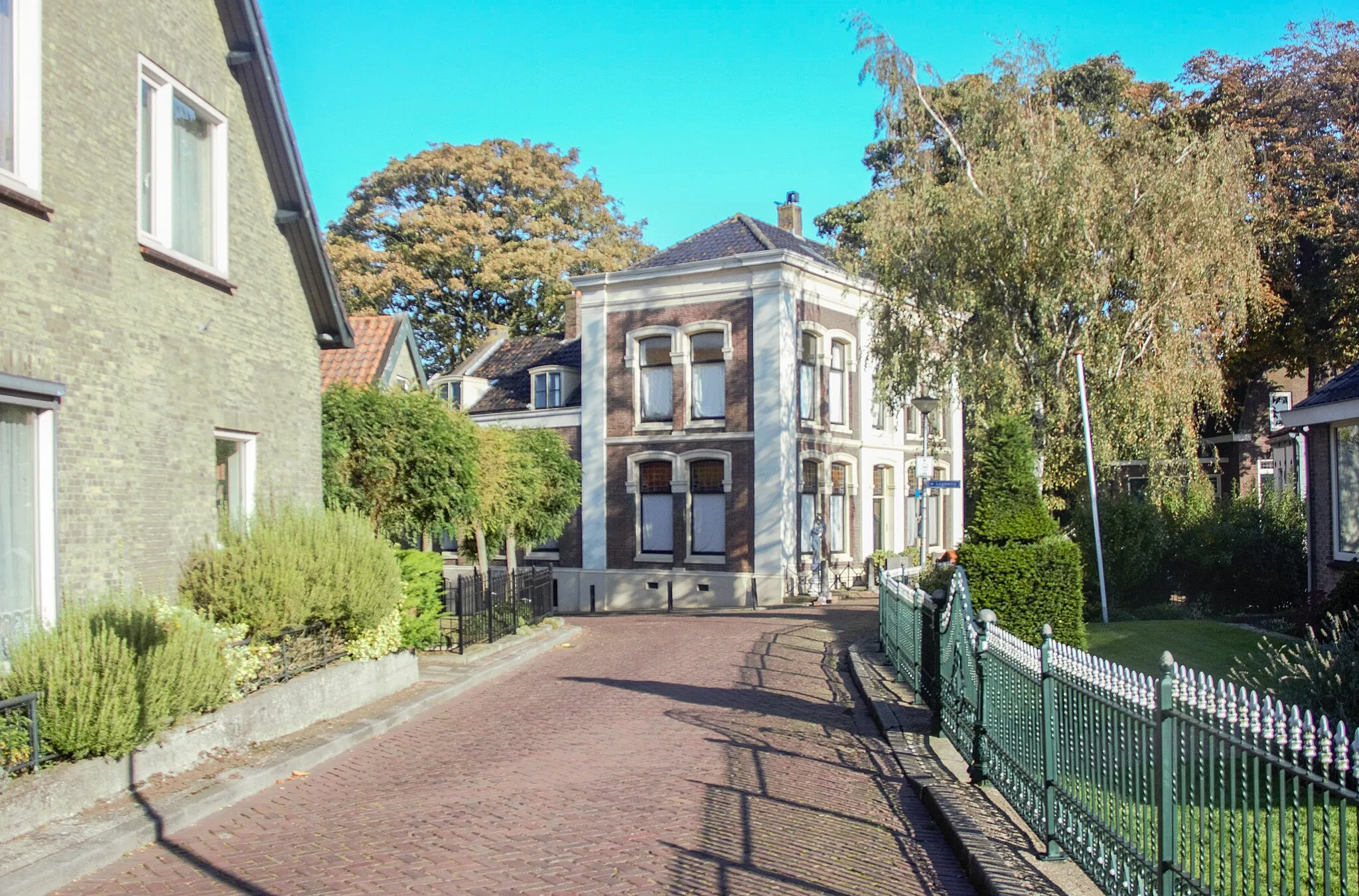 Photo showing: Large old house in Simonshaven