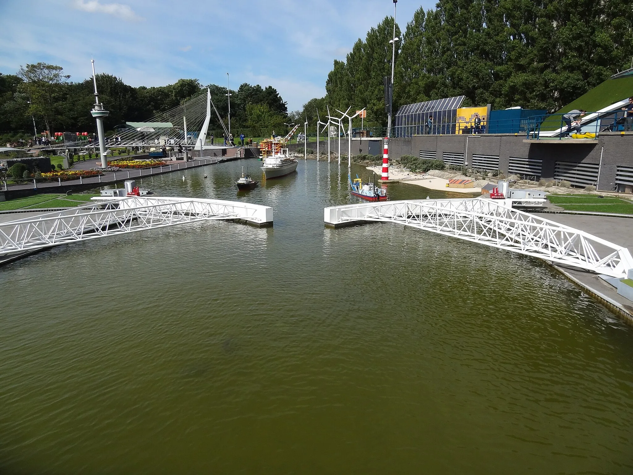 Photo showing: Model of the Maeslantkering in Rotterdam, South Holland at Madurodam