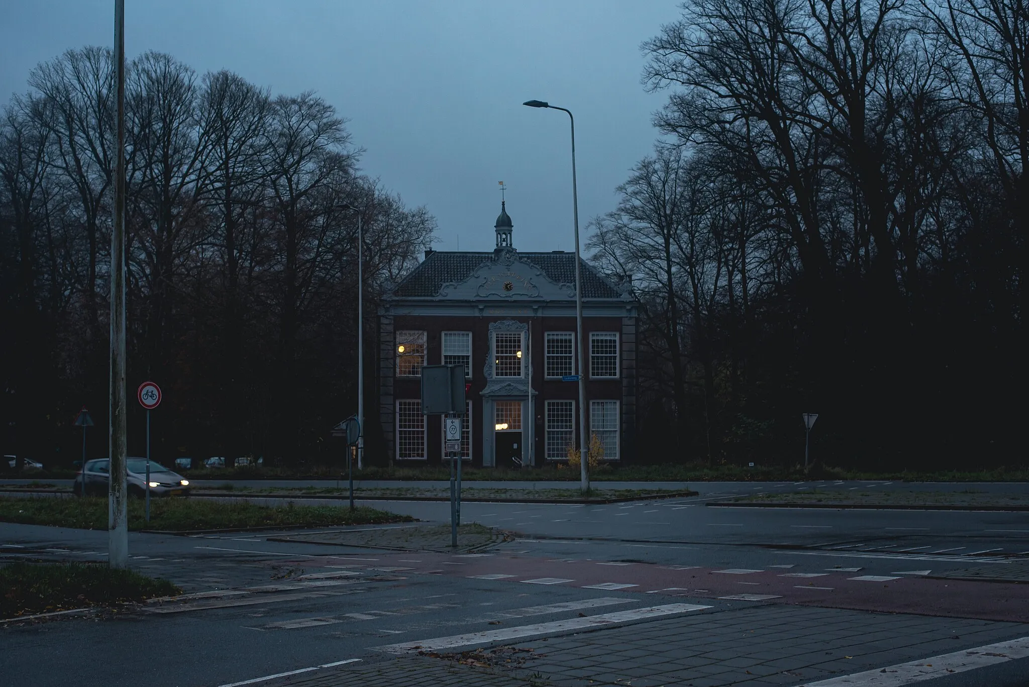 Photo showing: The building Ter Wadding in Voorschoten, South Holland, after sunset.