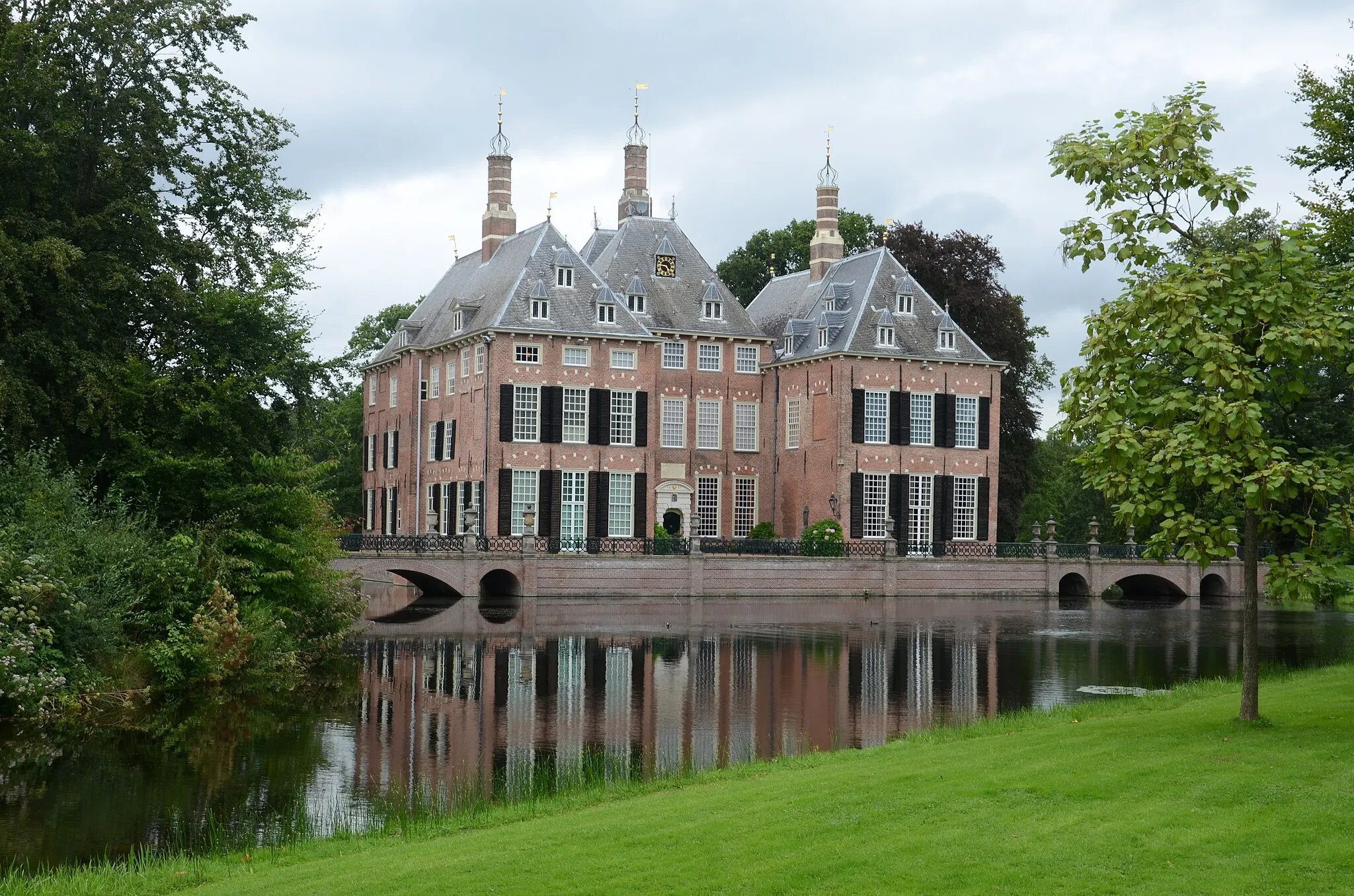 Photo showing: The exterior of Duivenvoorde Castle in Voorschoten, The Netherlands.