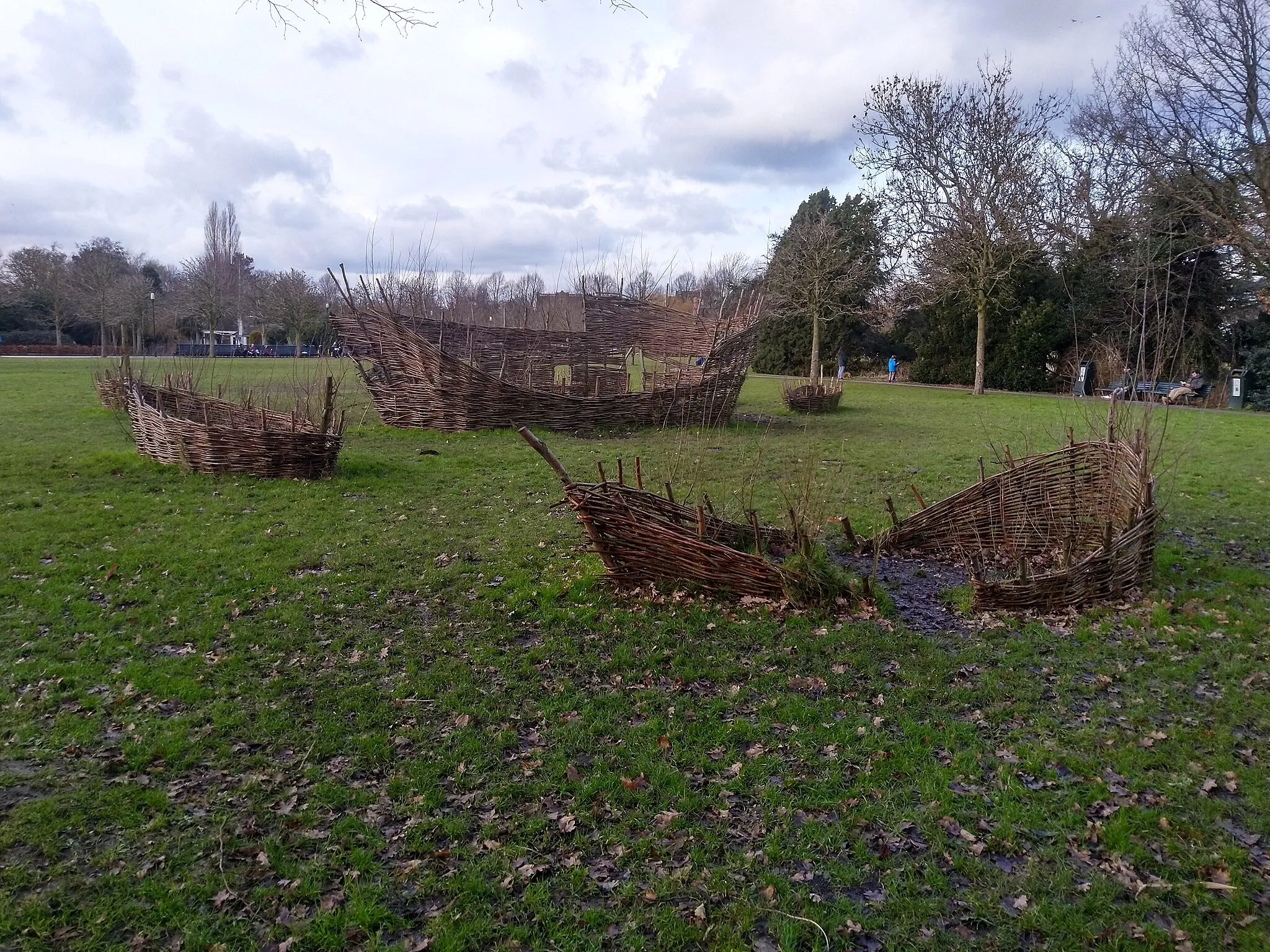 Photo showing: Wickerwork sculpture 'De Slag om het Watergraafsmeer' in Frankendael Park, Amsterdam, commemorating the 1573 Slag op de Diemerdijk (photo 24 Jan 2021)