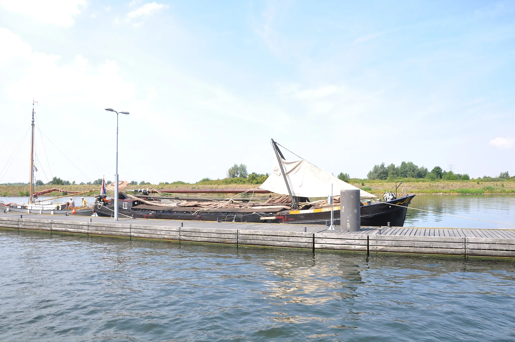 Photo showing: De FEMMIGJE bij de reunie 2013 van de LVBHB in Middelburg en Vlissingen.