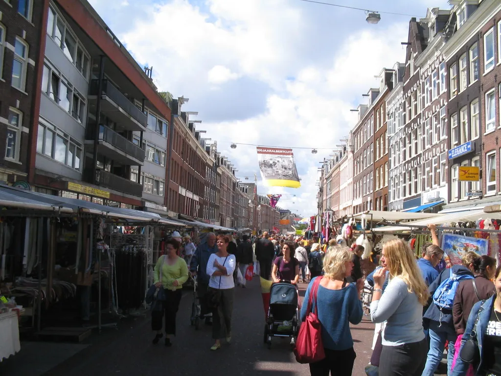 Photo showing: Albert Cuypmarkt, Amsterdam, augustus 2005