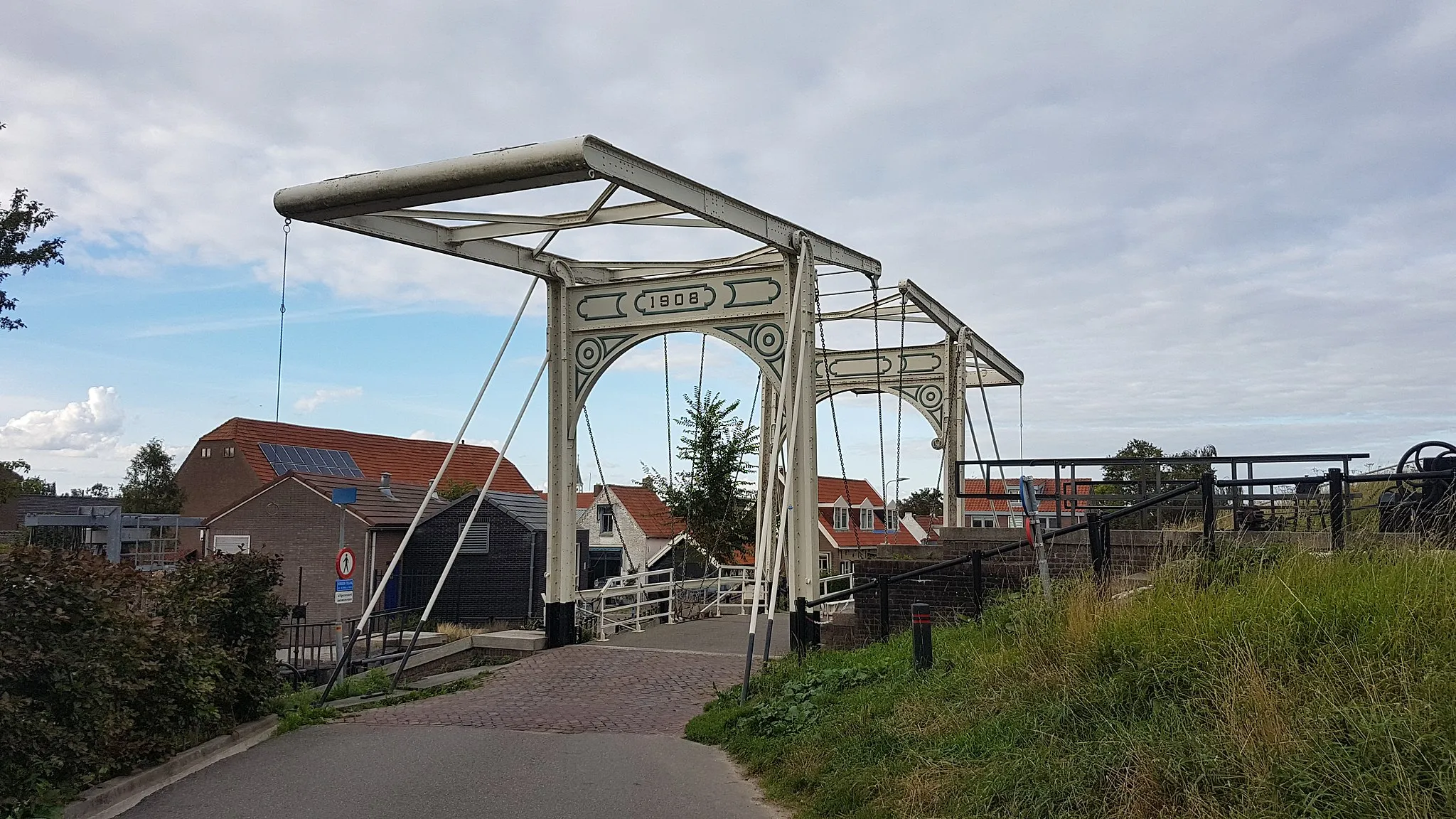 Photo showing: De brug over de sluis in Strijensas