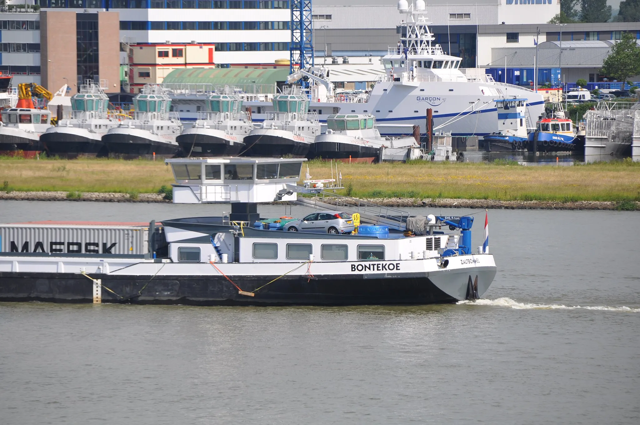 Photo showing: De BONTEKOE in de afvaart op de Merwede, vanaf de Merwedebrug