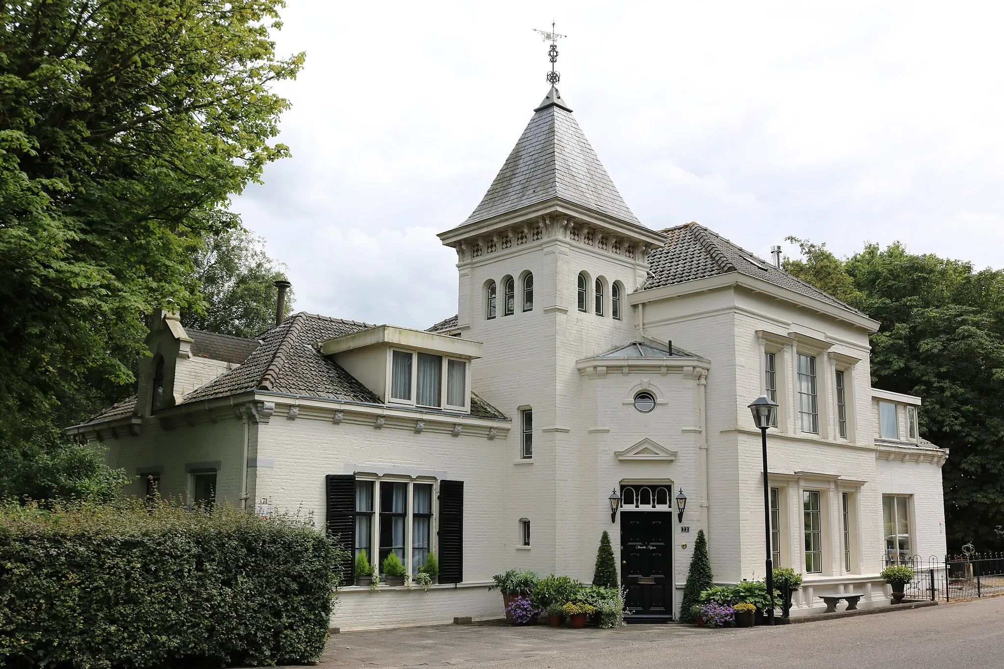 Photo showing: Barendrecht, brugwachterswoning van de voormalige Barendrechtsebrug aan de Achterzeedijk (foto Daniel van der Ree, 2 augustus 2021)