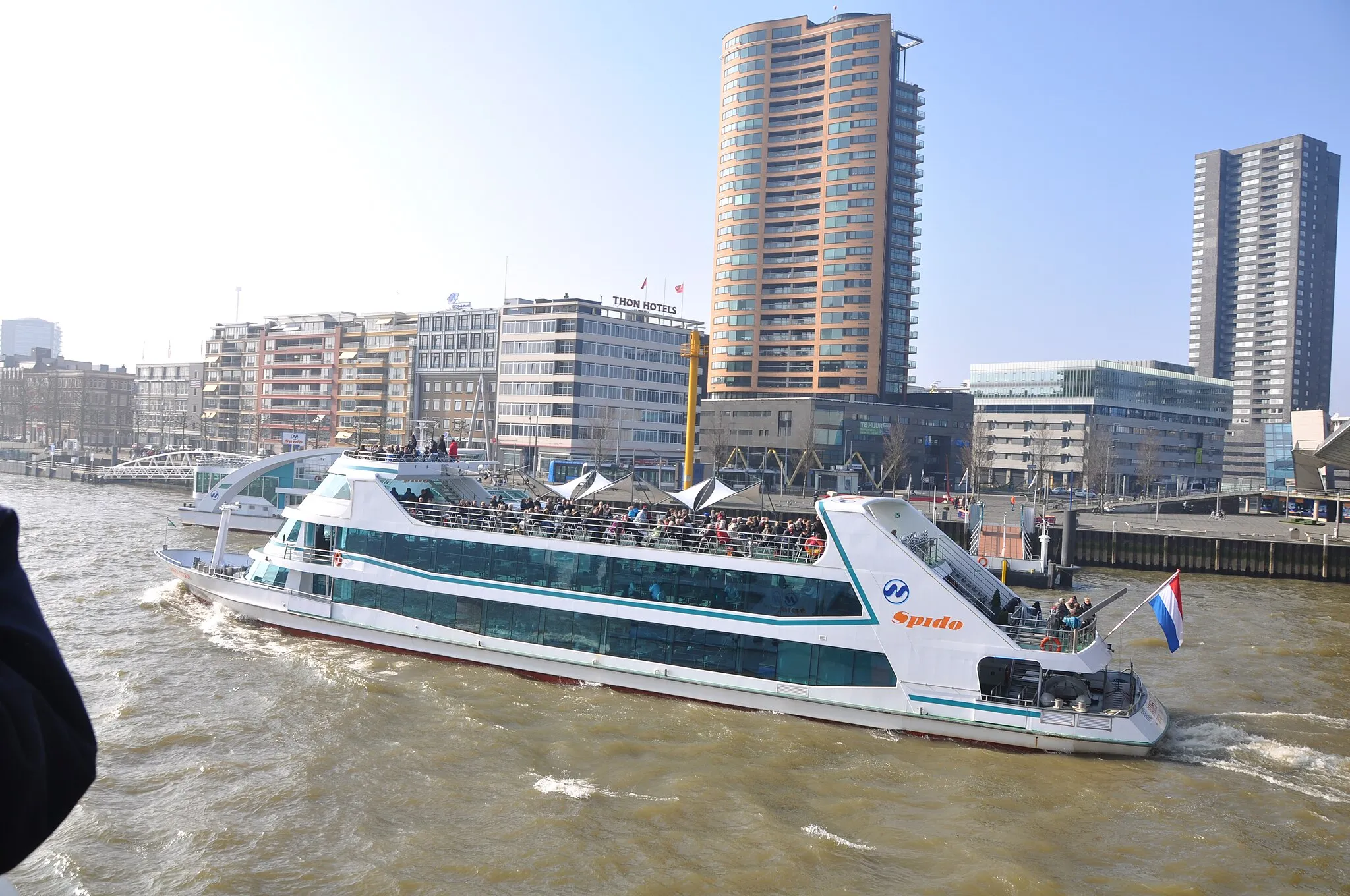Photo showing: De JAMES COOK met de leden van de LVBHB aan het varen in Rotterdam.