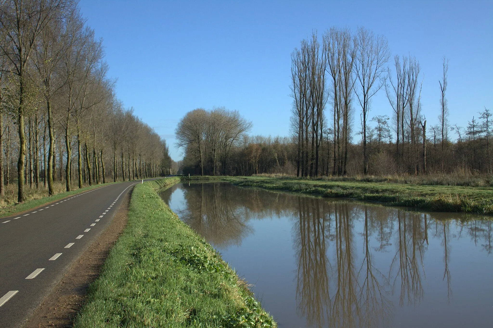 Photo showing: Ten Zuiden van Culemborg zien we de Zeedijk Oost een weg die gaat naar de Rijksstraatweg en richting Beusichem.