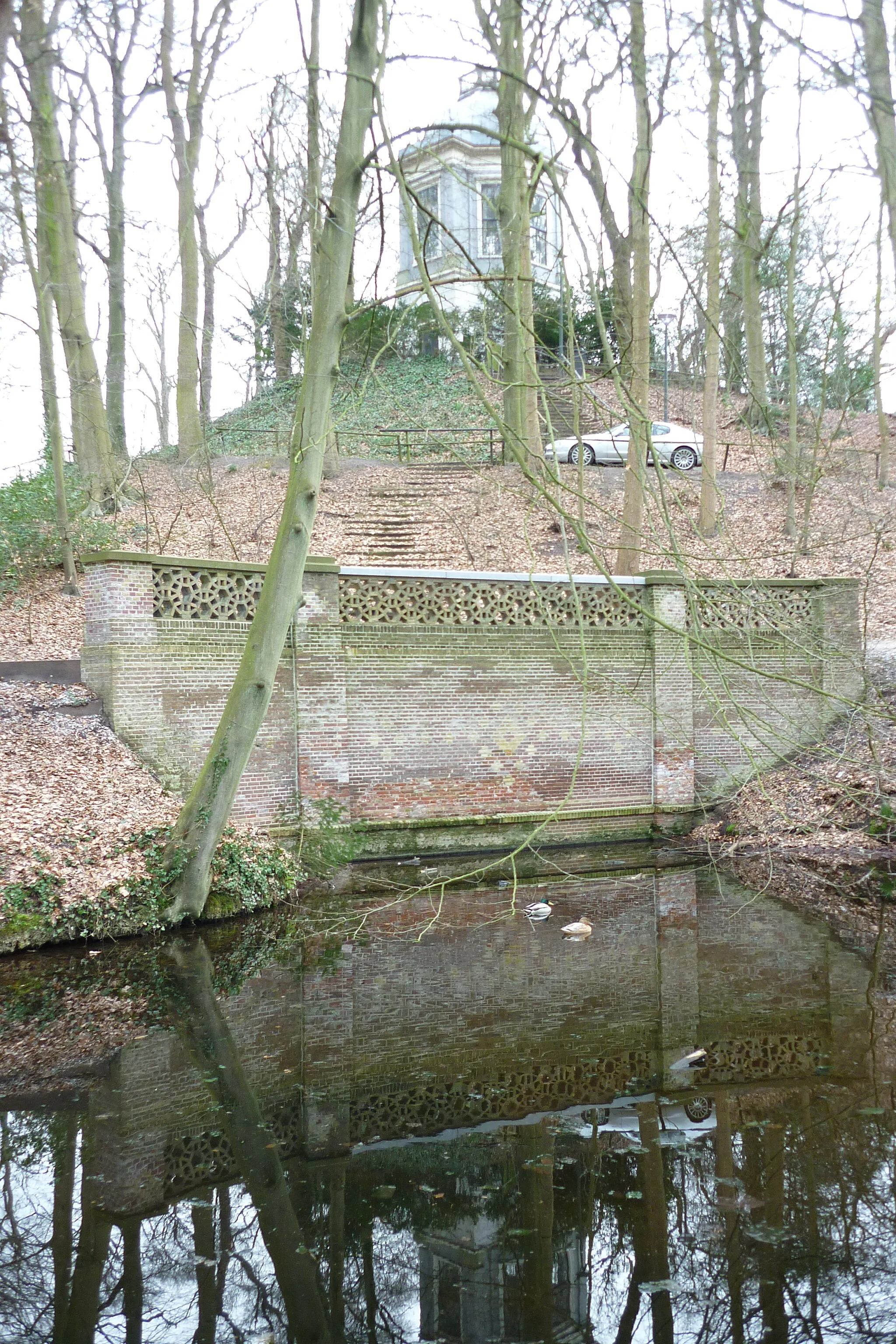 Photo showing: Landgoed Wiltzanck (Backershagen), keermuur en theekoepel