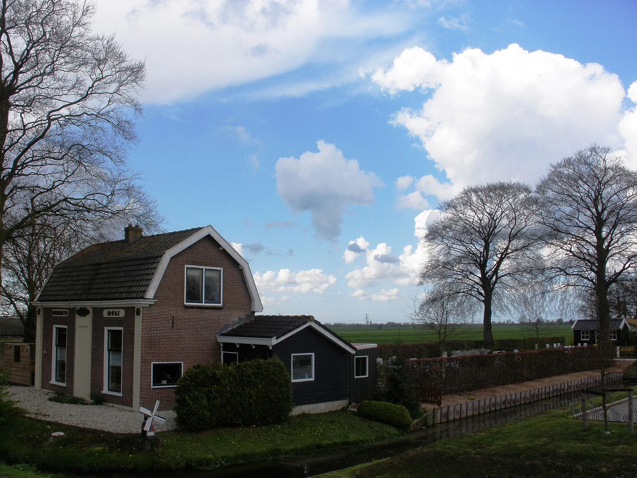 Photo showing: Grafdelverswoning bij de Begraafplaats Hekendorp.