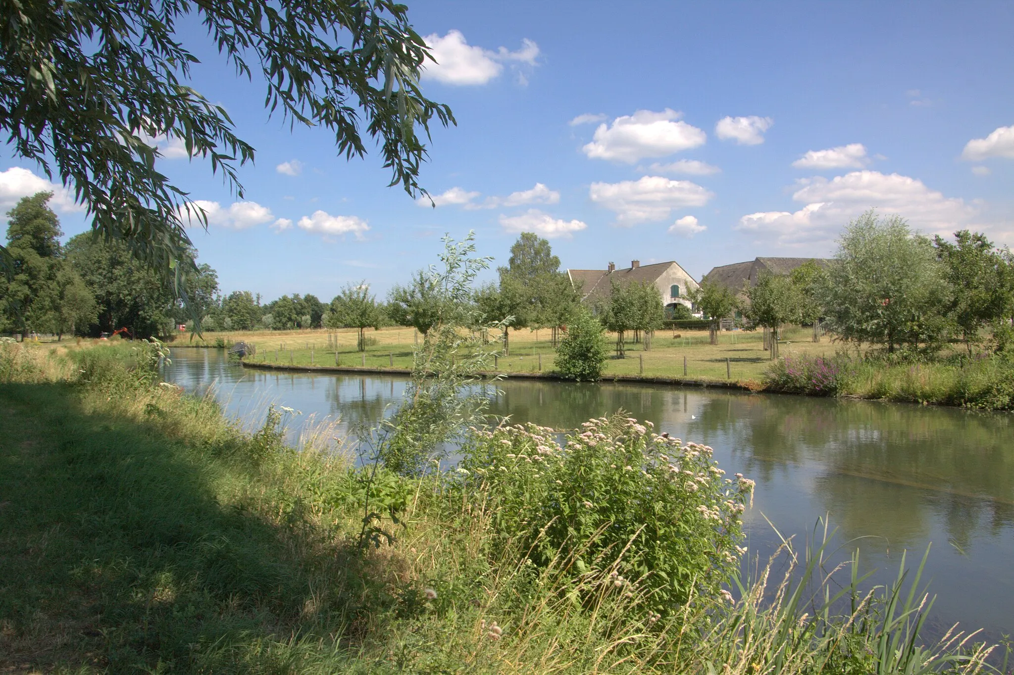 Photo showing: De Kromme Rijn is zeer belangrijk voor de land - en tuinbouw in de Kromme Rijnstreek voor al in droge periodes zoals de maanden Juni en Juli in 2018.