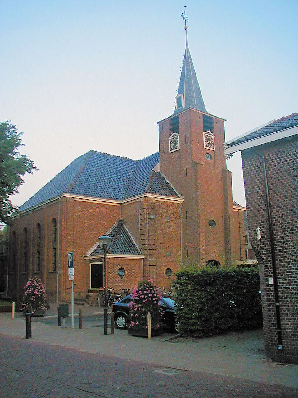 Photo showing: DescriptionBenthuizen dorpsstraat kerk hervormde gemeente.jpg

Kerk van de nl:Hervormde gemeente nl:Benthuizen; Dorpsstraat 48. De kerk stamt uit nl:1796, de toren uit nl:1650.
Date

4 September 2003
Source

Own work
Author

Mike Spaans
Permission (Reusing this file)

Volgens licentie; altijd oorspronkelijk auteur vermelden