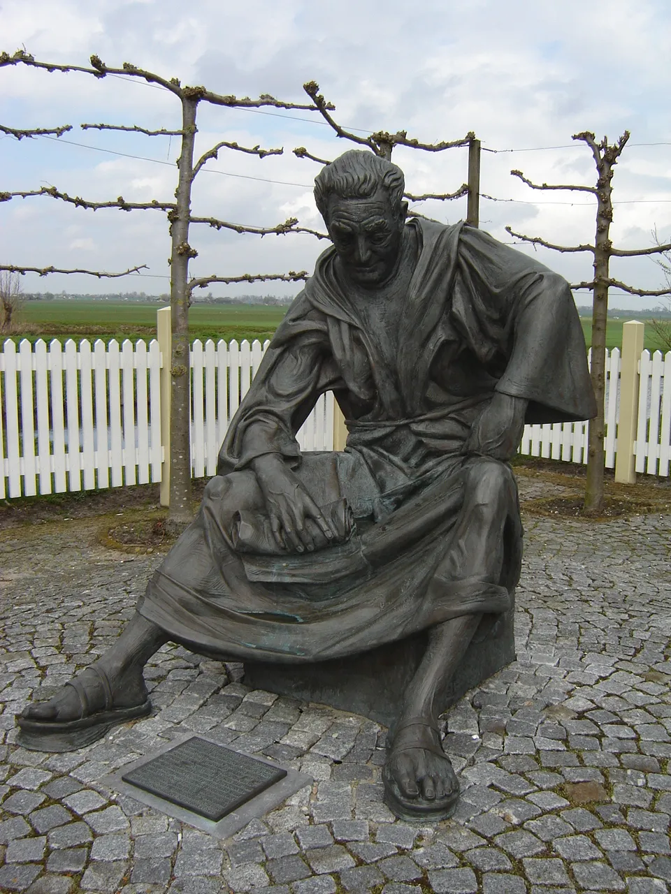 Photo showing: Sculpture (2001) by Carsten Eggers: Hendrik, priester uit Jacobswoude, die in 1113 naar Das Alte Land in Duitsland trok om de moerassen aan de monding van de Elbe te ontginnen.