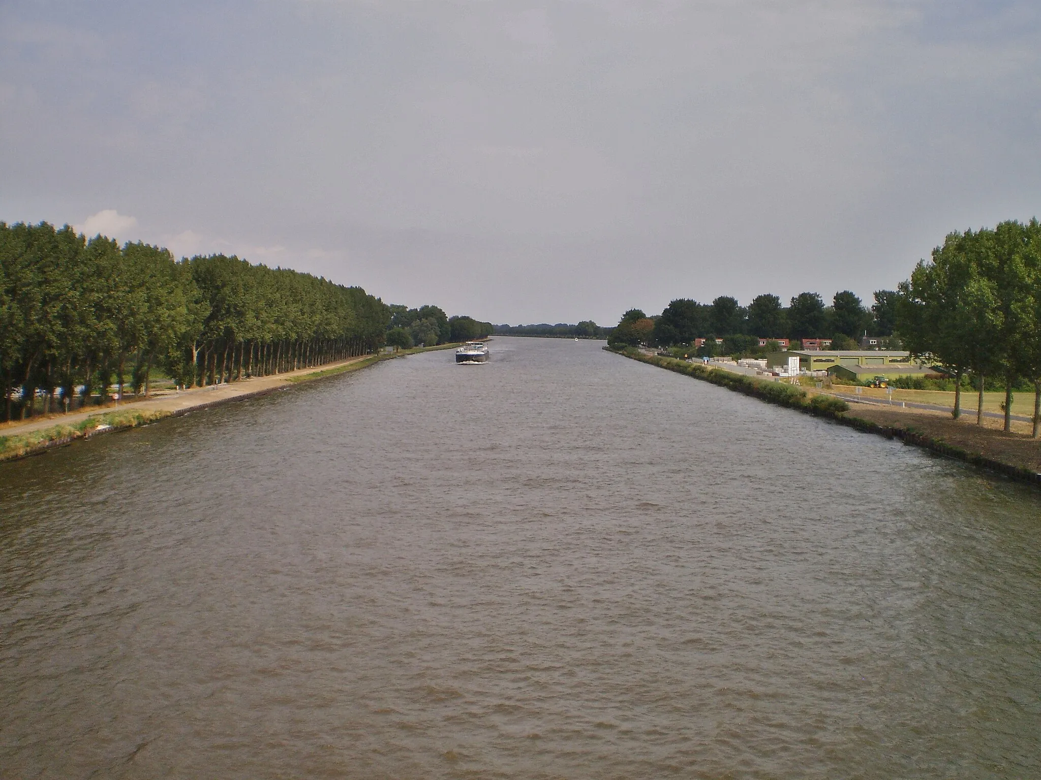 Photo showing: Amsterdam-Rijnkanaal vanaf de fietsbrug bij Nigtevecht in noordelijke richting