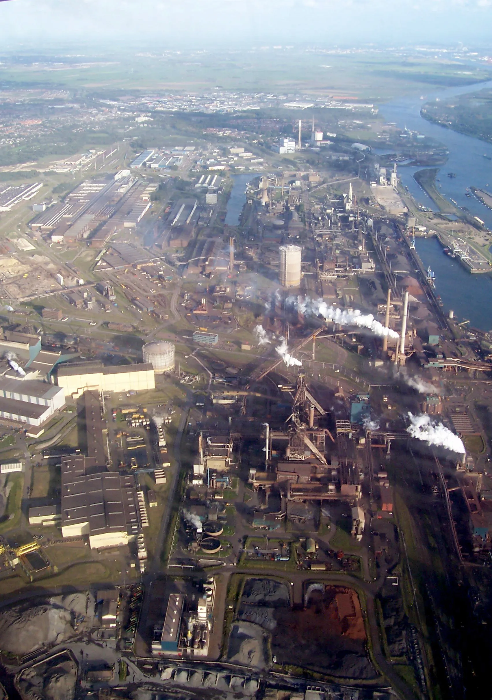 Photo showing: nl:Categorie:Luchtfoto
(Original text: Luchfoto van de hoogovens in IJmuiden)