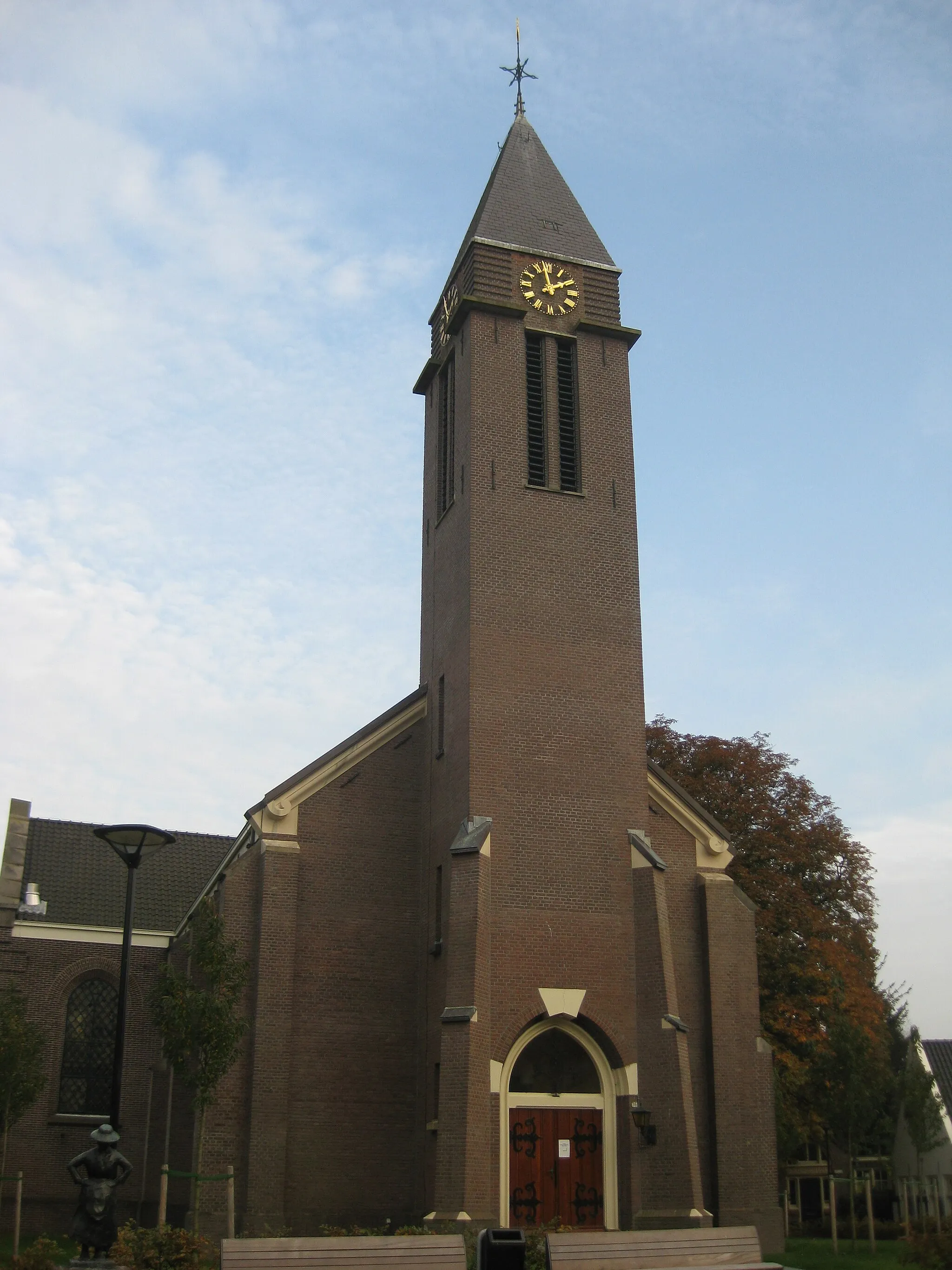 Photo showing: Dorpskerk uit 1867, toren uit 1918
Hervormd