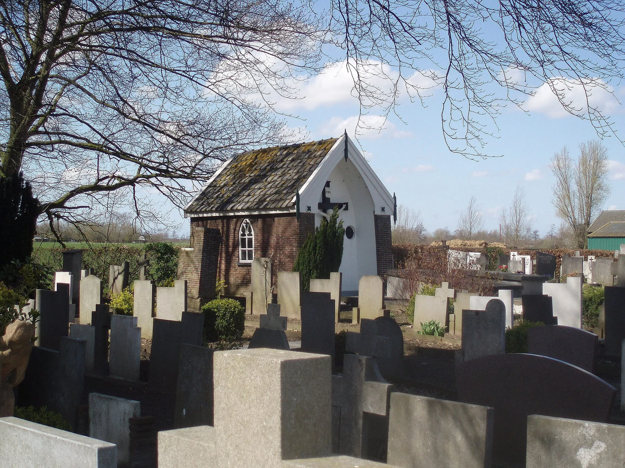 Photo showing: Begraafplaats van de Sint-Hippolytuskerk in Kanis.