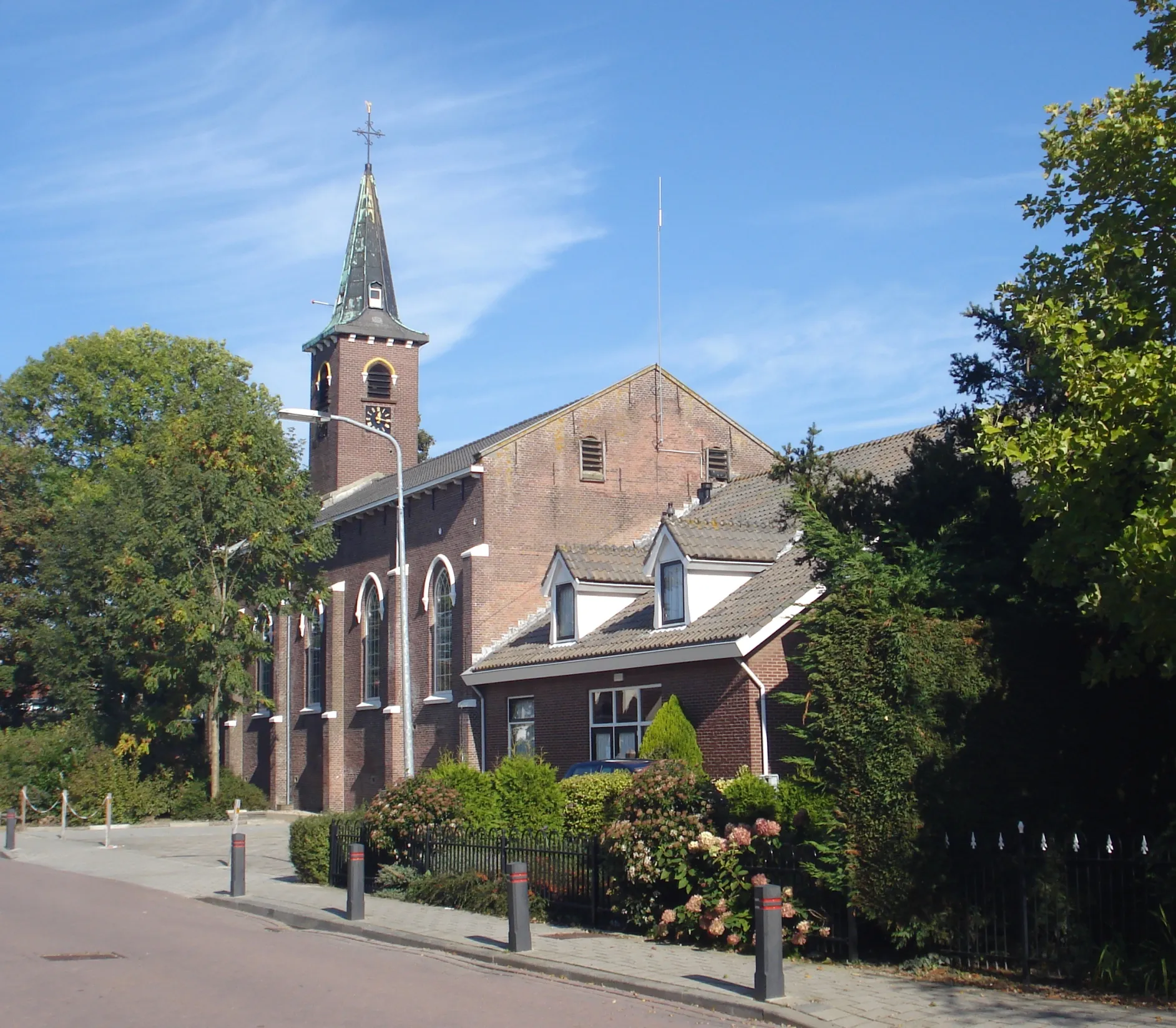 Photo showing: Zicht op een deel van de Dorpskerk- Hersteld Hervormde Gemeente Melissant, Julianaweg 2, 3248 AN Melissant