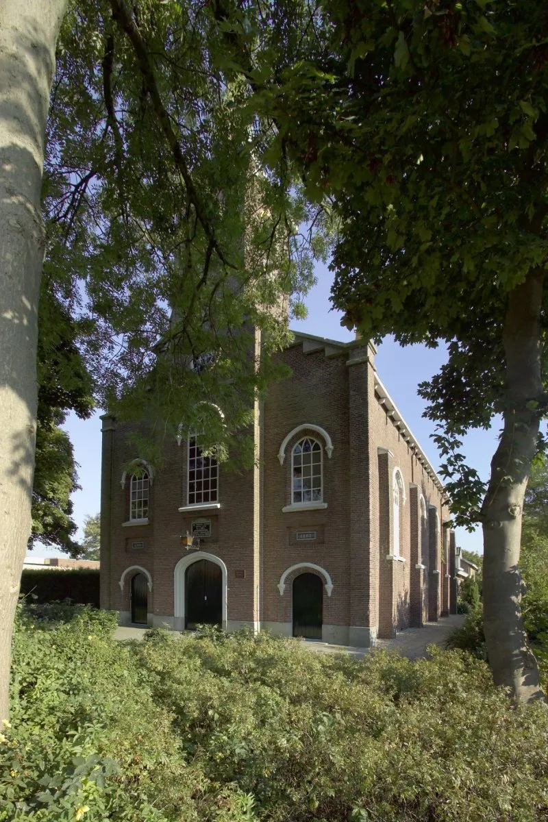 Photo showing: Zicht op een deel van de voorzijde van de Dorpskerk- Hersteld Hervormde Gemeente Melissant, Julianaweg 2, 3248 AN Melissant