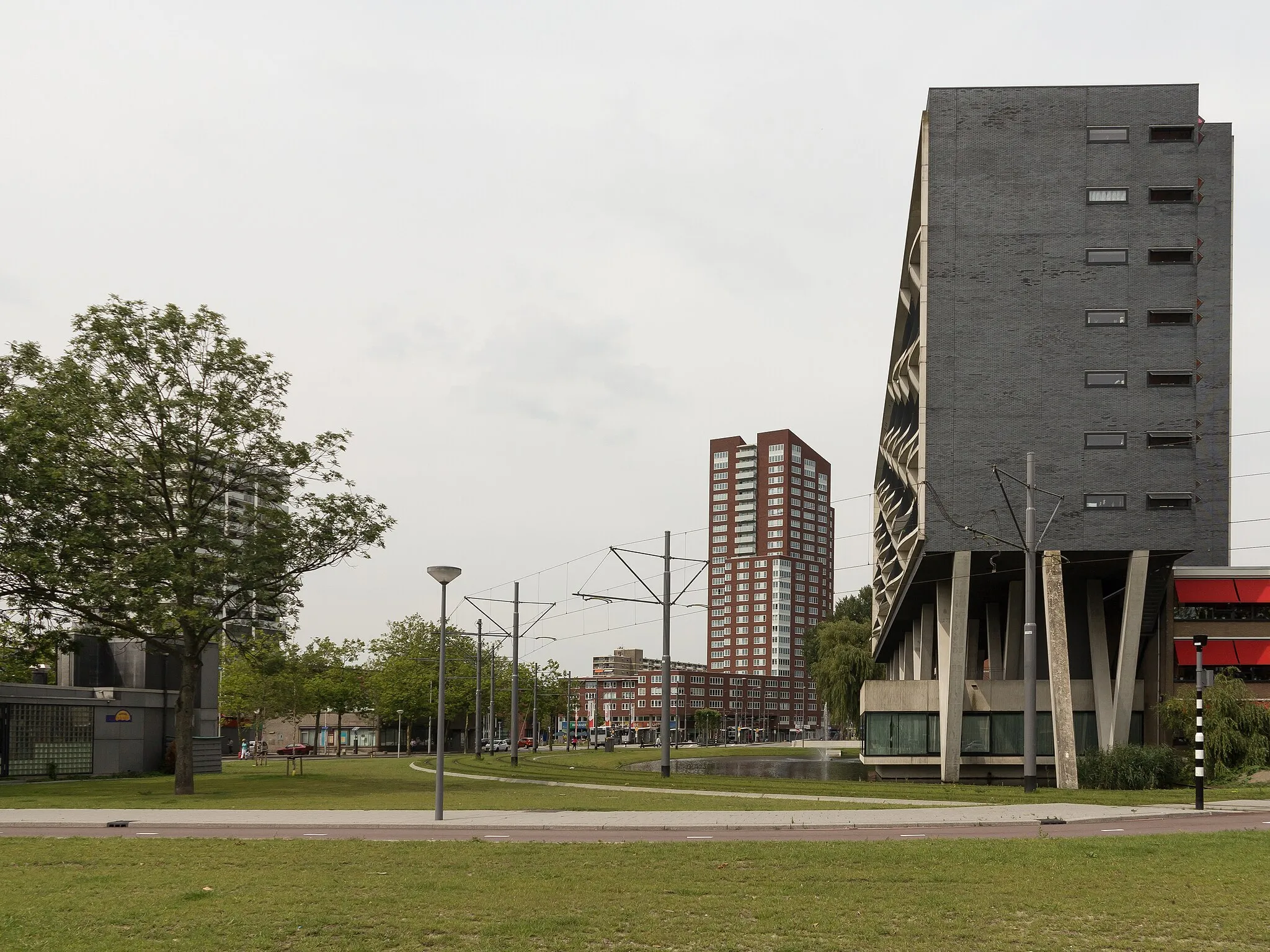 Photo showing: Rotterdam-IJsselmonde, view to a street: Groenix van Zoelenlaan-Heerenwaard