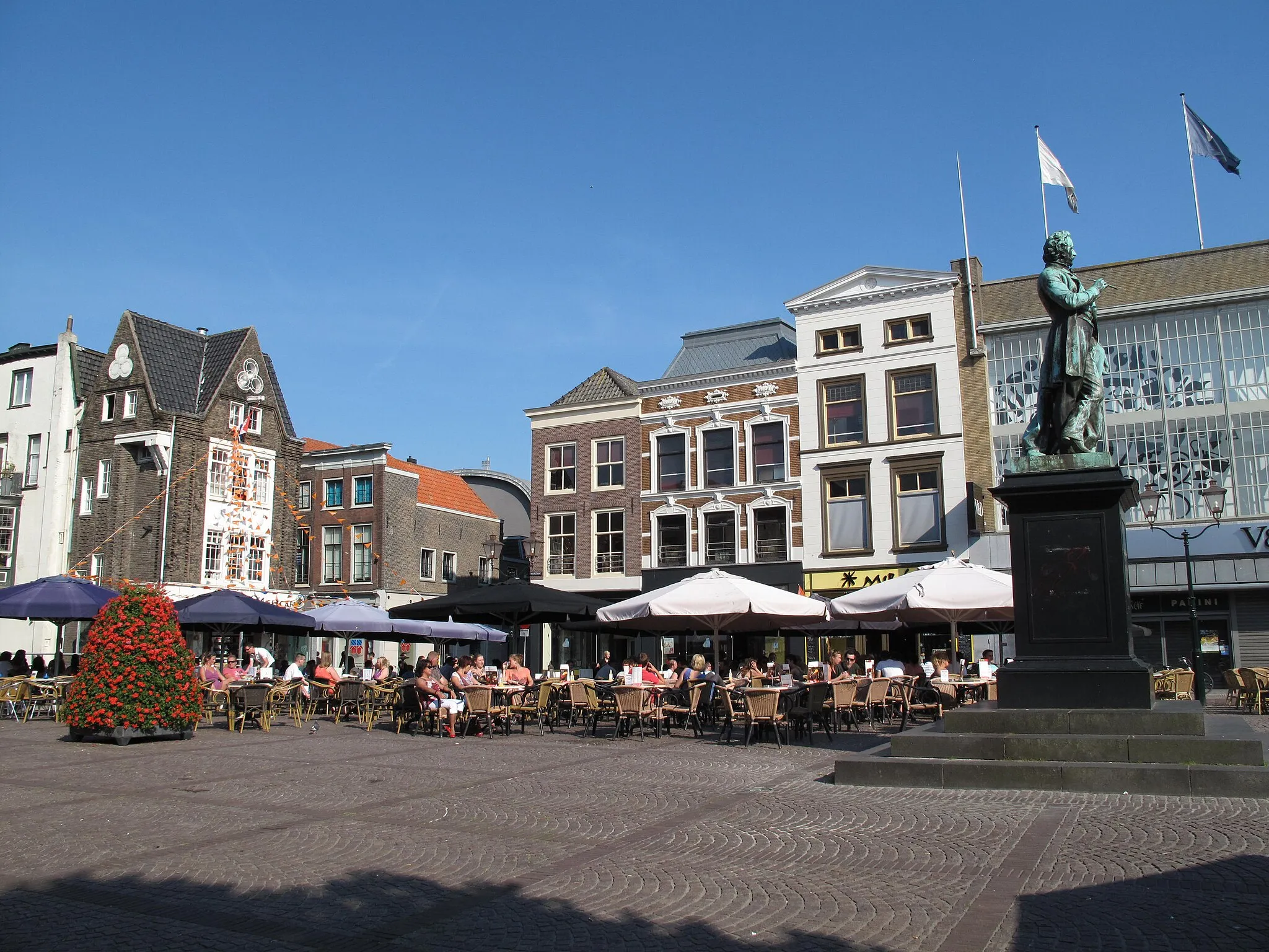 Photo showing: Dordrecht, square: het Scheffersplein