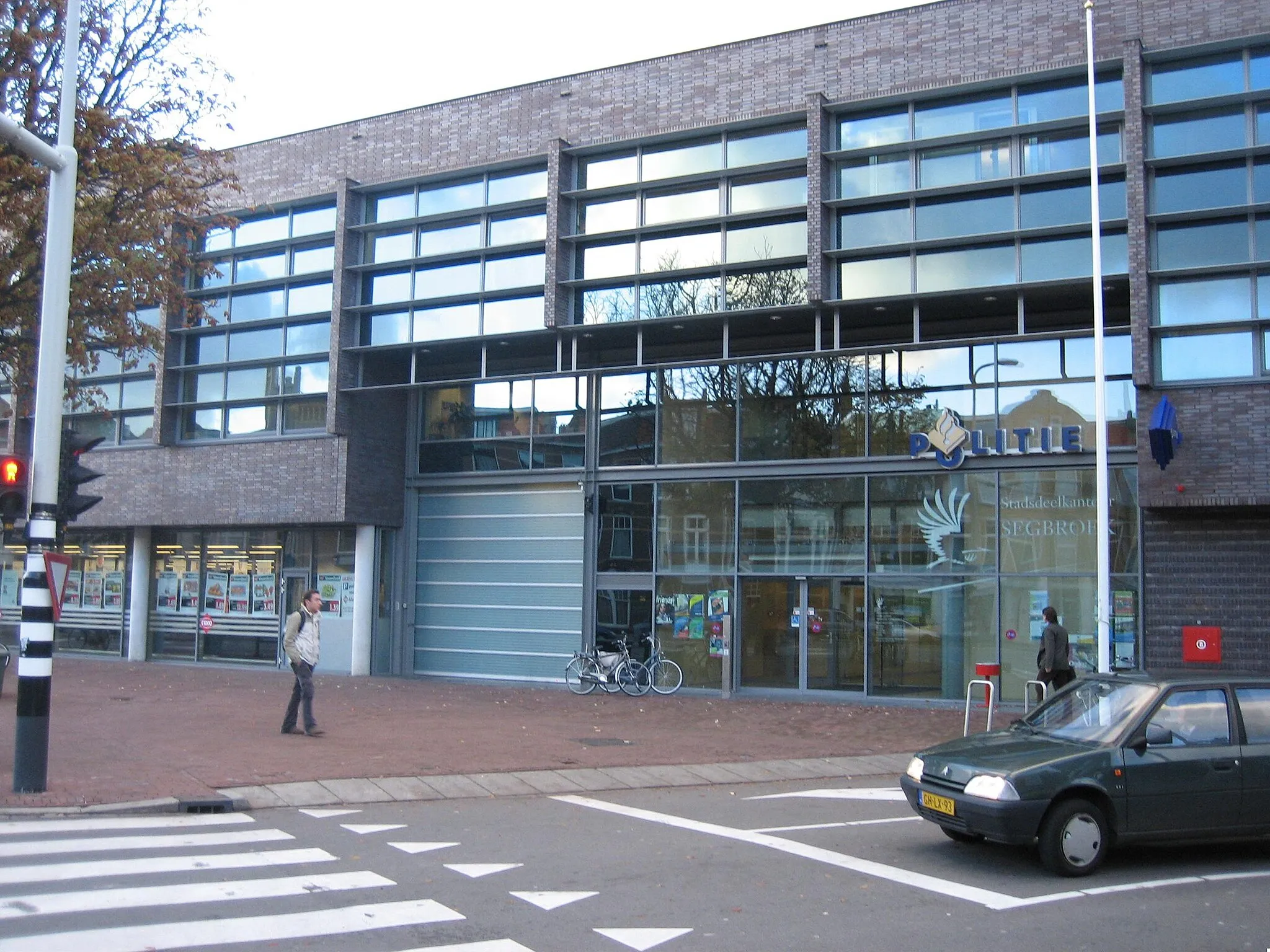 Photo showing: The office of the city part in Segbroek, The Hague.