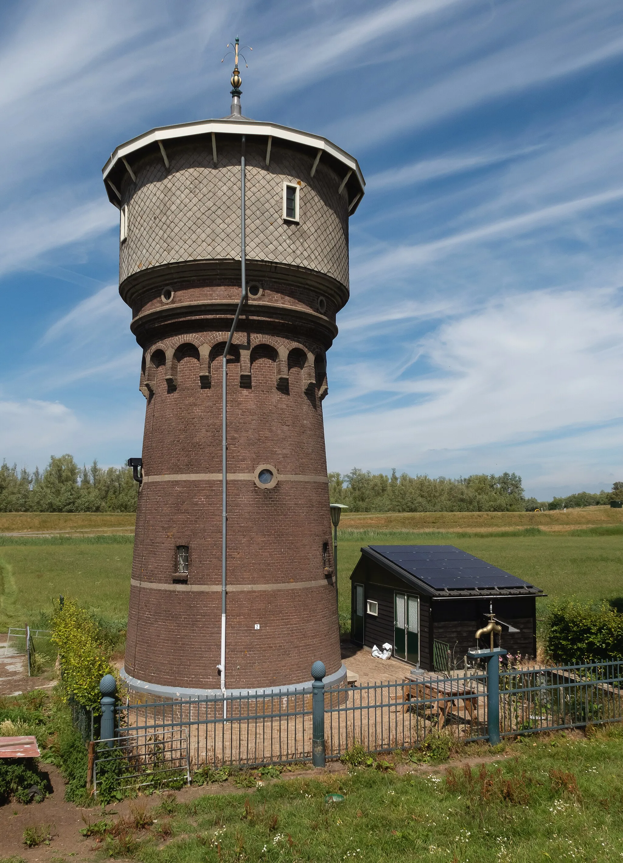 Photo showing: Heinenoord, the watertower