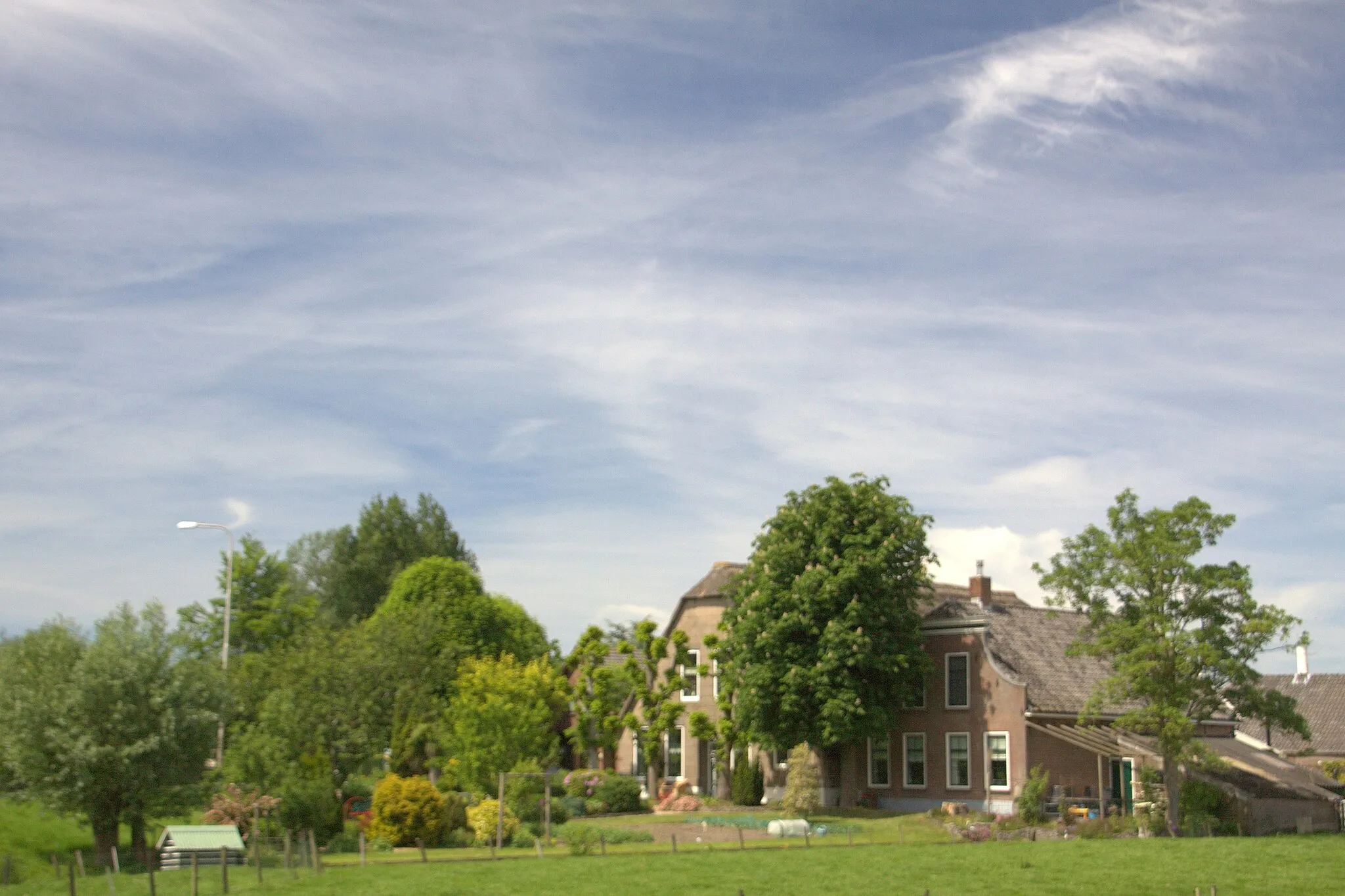 Photo showing: De type boerderijen zoals op de foto komen allebei veel voor in de streek rondom Woerden en Bodegraven in het Groene Hart van Holland.