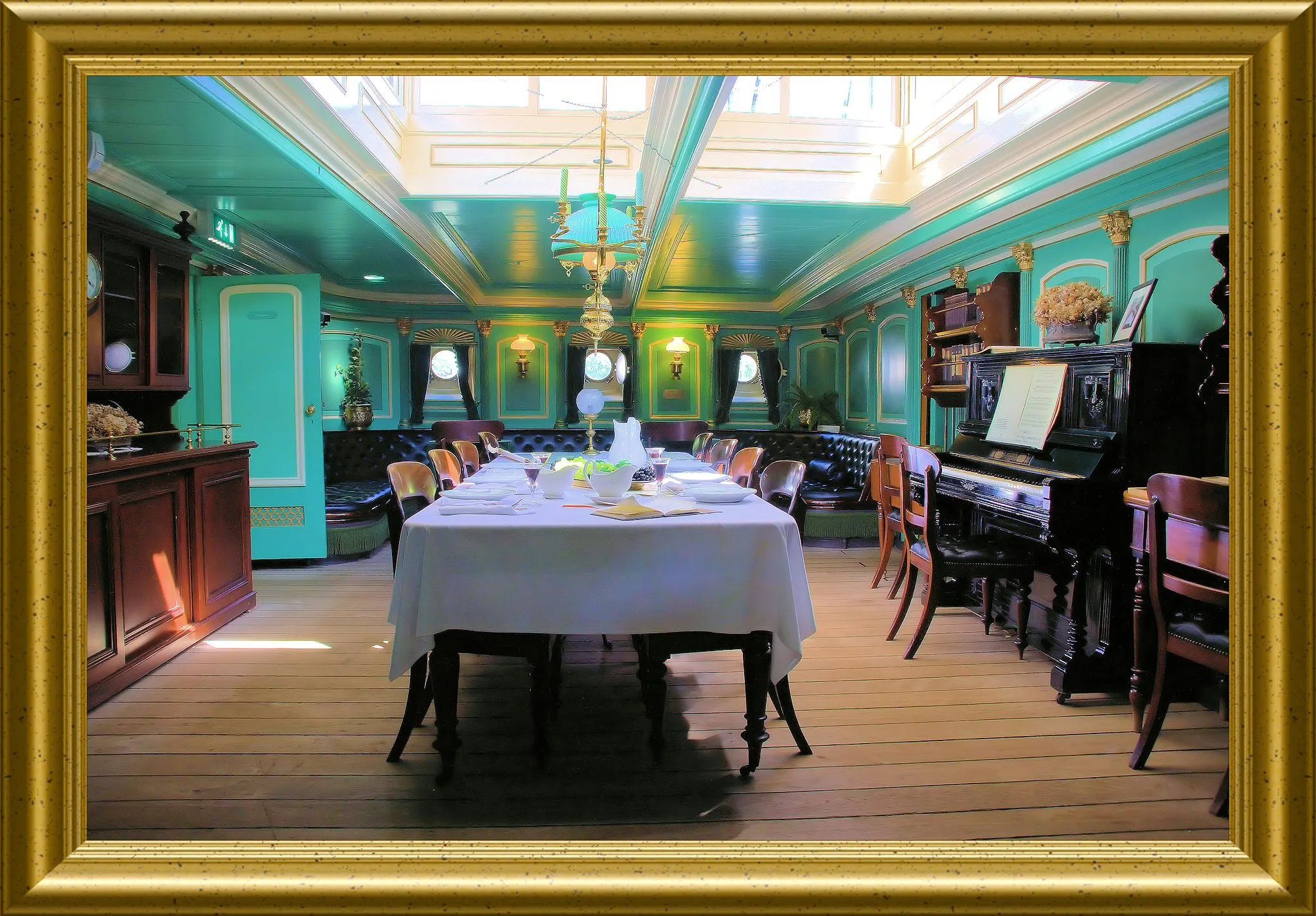 Photo showing: Longroom Buffel (Interieur)
Maritiem Museum - longroom in museumschip 'De Buffel'