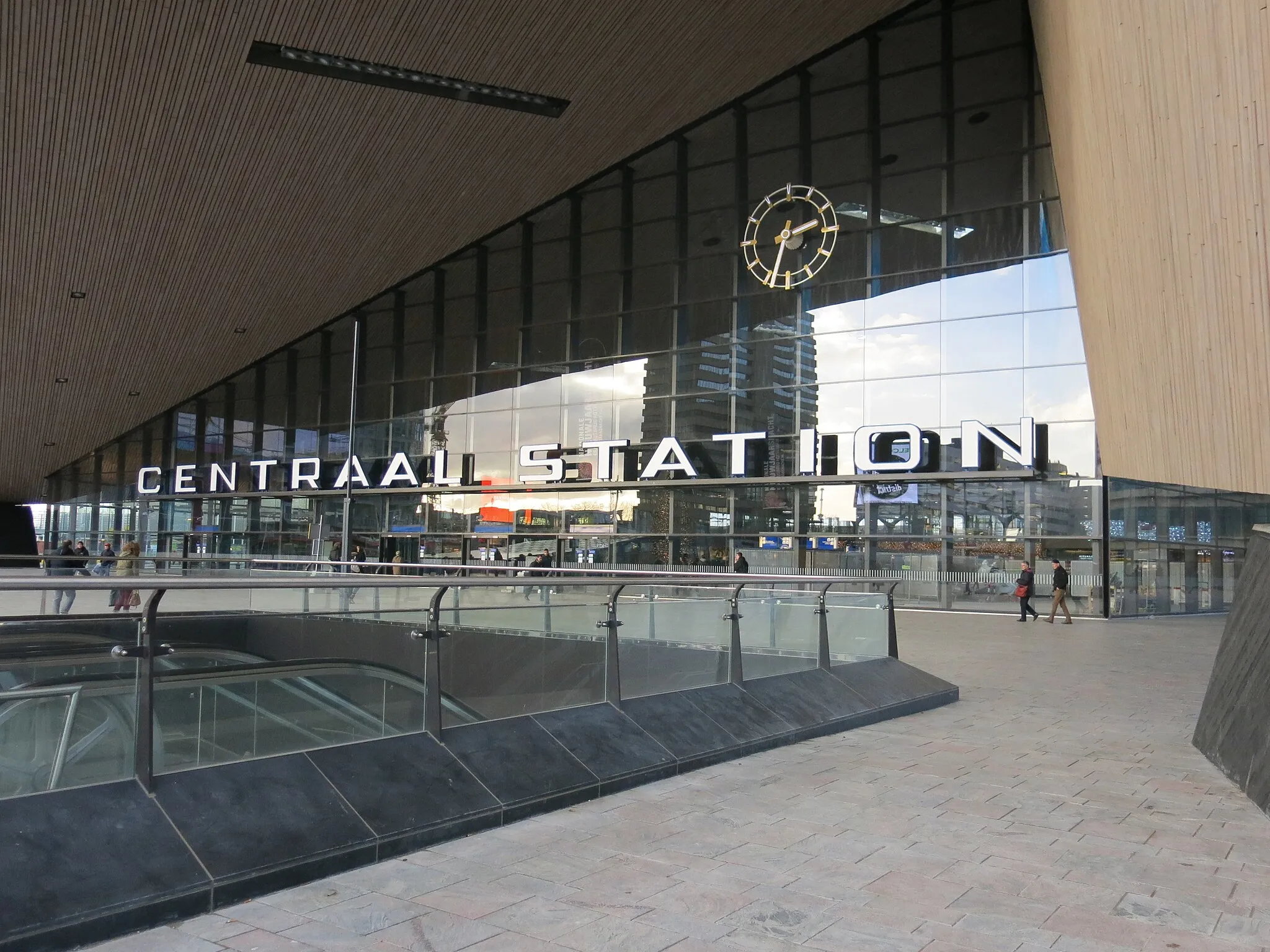 Photo showing: Hoofdingang "Centraal Station"