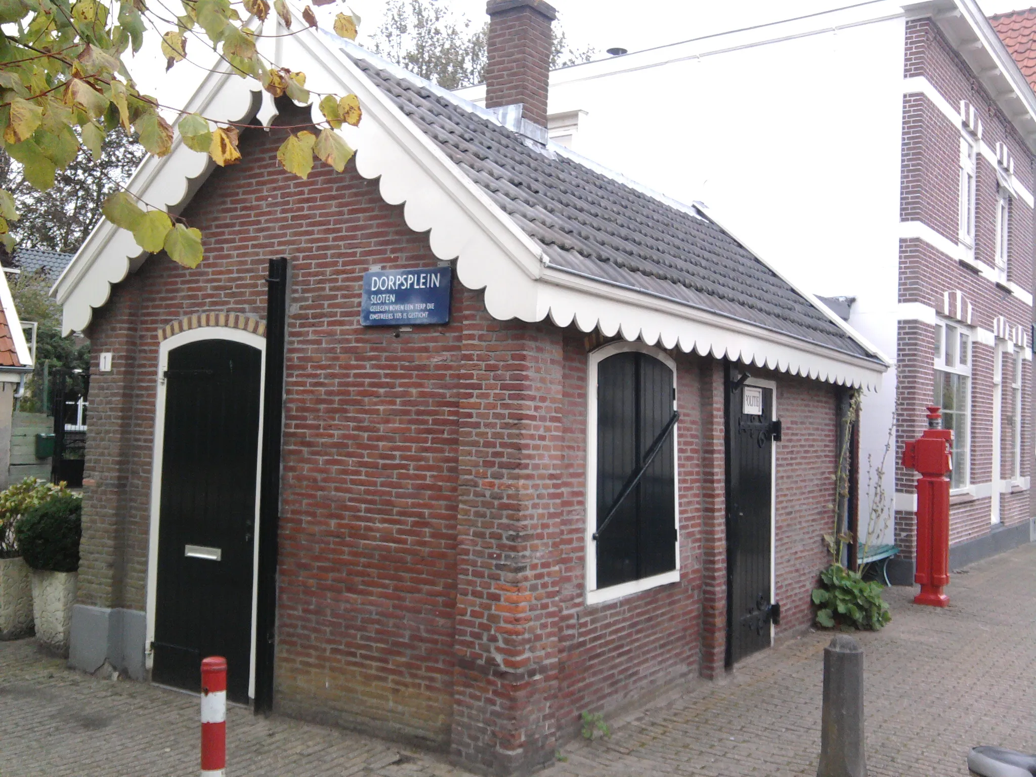 Photo showing: Sloten (Amsterdam), Dorpsplein/Sloterweg, voormalig politiebureau