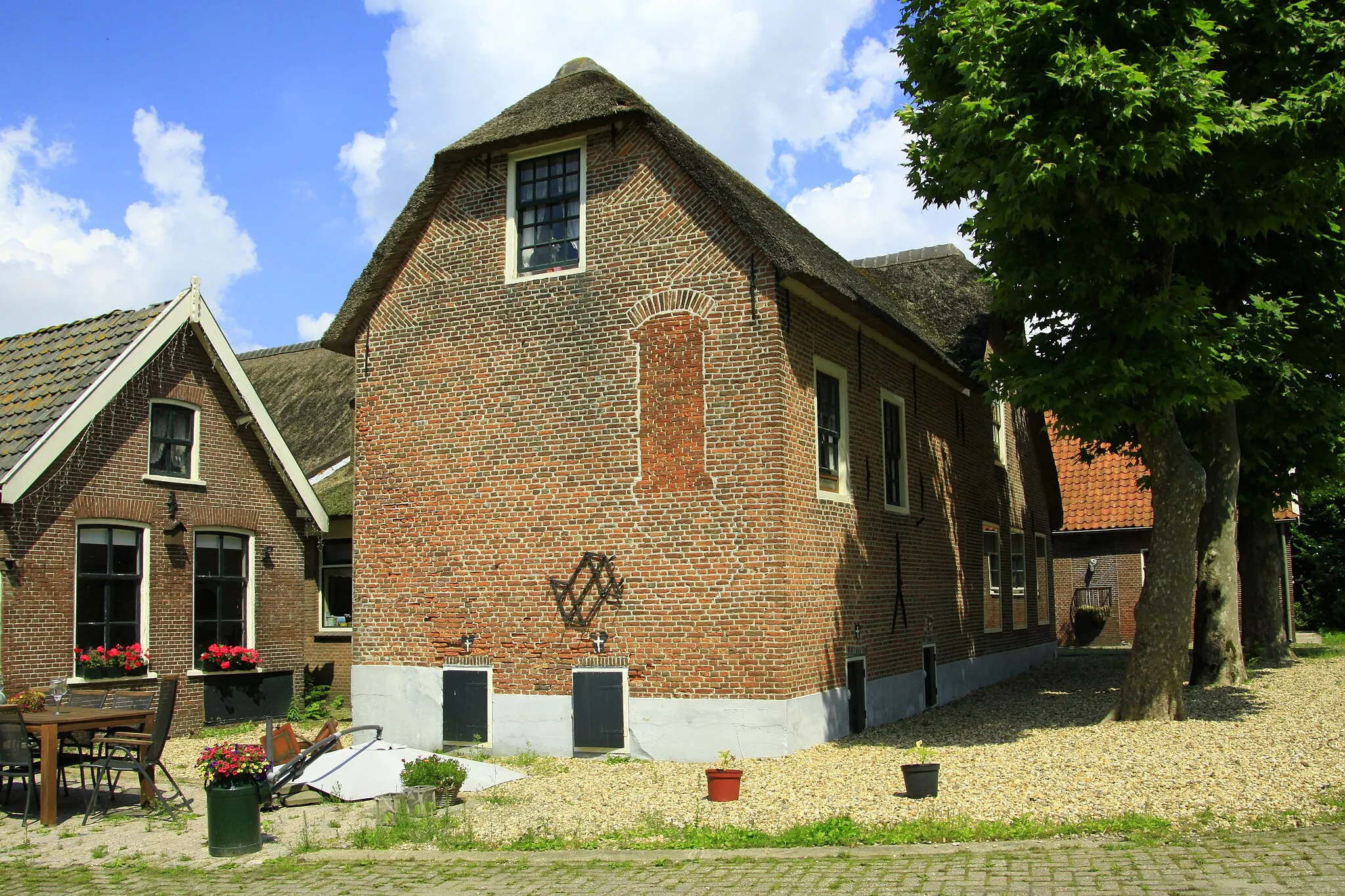 Photo showing: Prachtige boerderijen staan er in het buurtschap Weipoort in de gemeente Zoeterwoude.