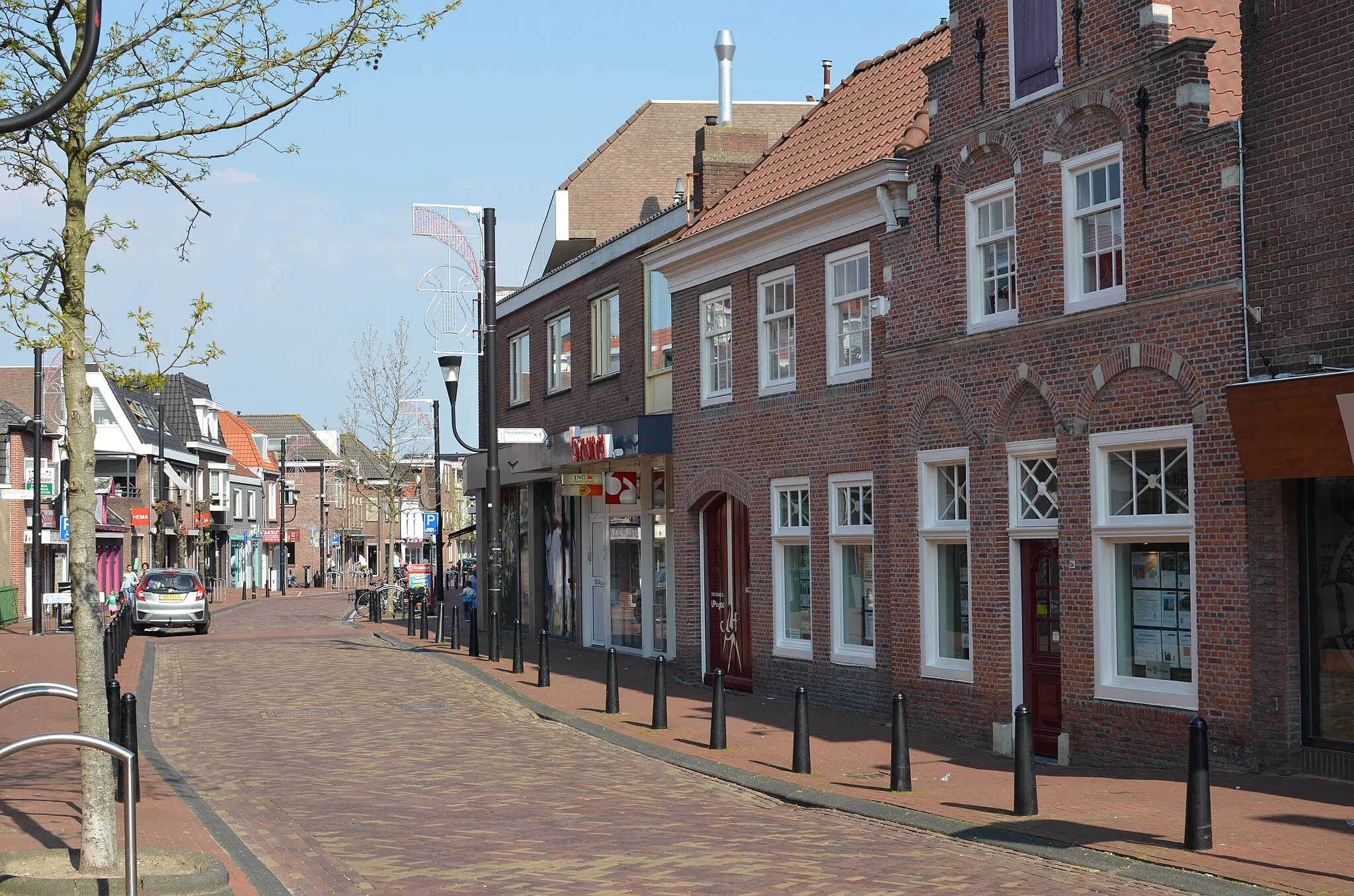 Photo showing: De Hoofdstraat in De Lier.