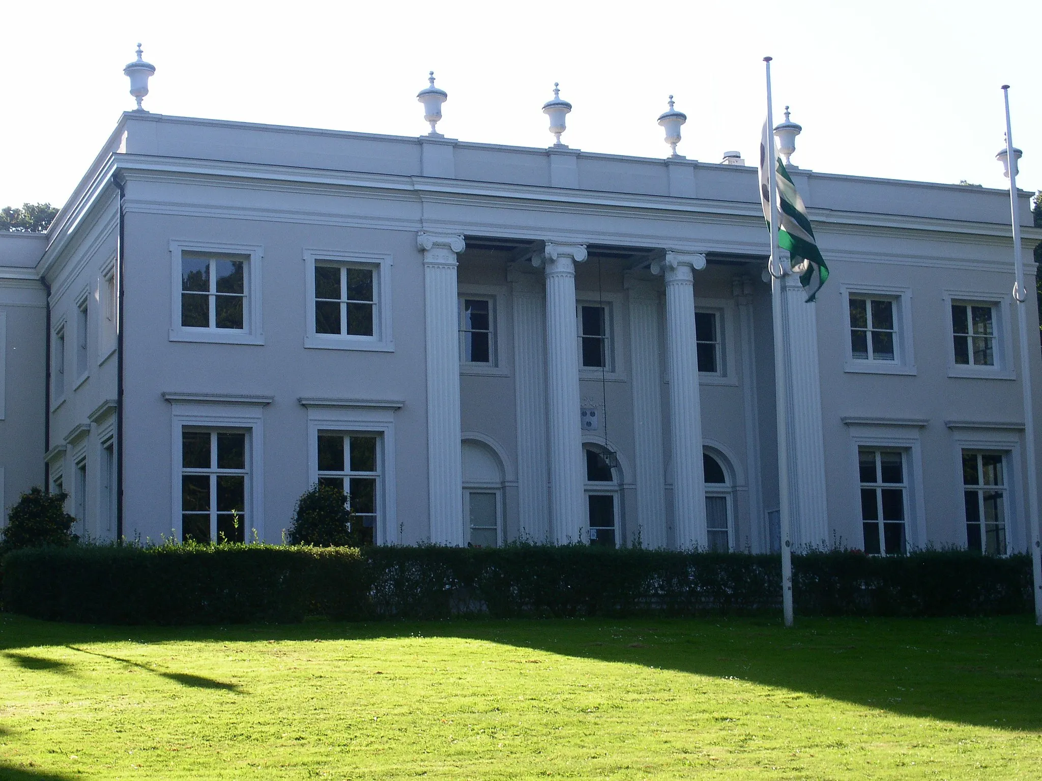 Photo showing: photo of the Bloemendaal town hall in Overveen.