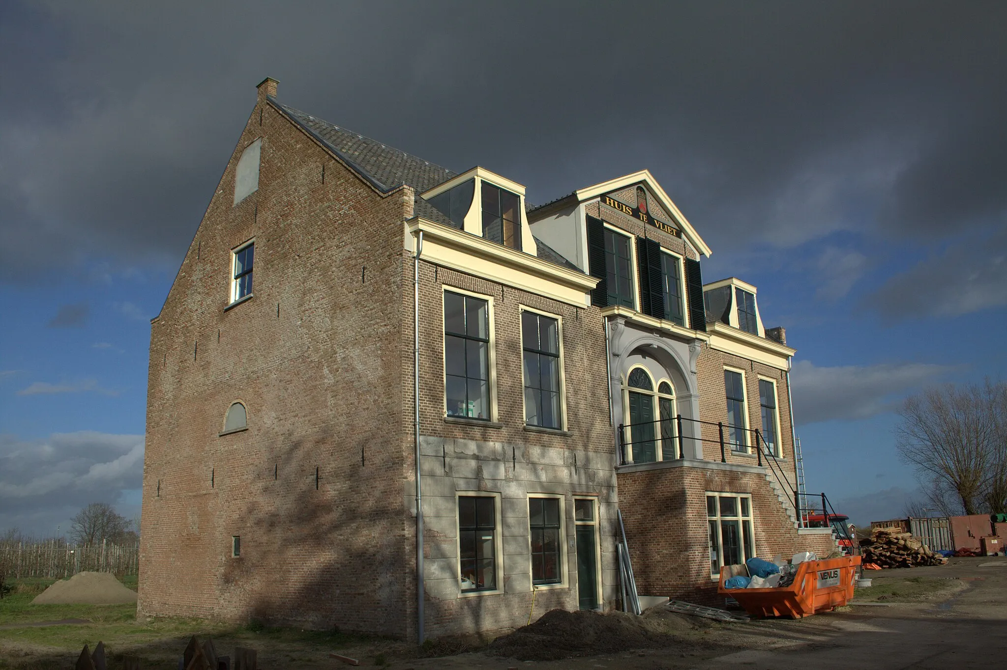 Photo showing: Huis te Vliet in restauratie. Zo te zien al in de laatste fase,