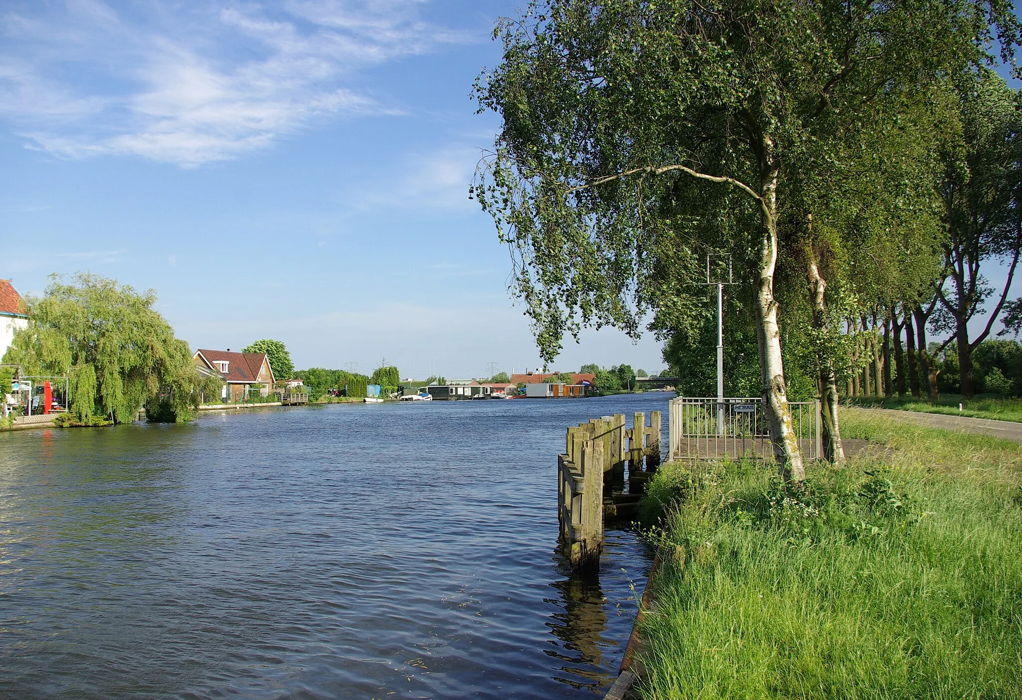 Photo showing: Weespertrekvaart, Bijlmerweide, Amsterdam Zuidoost, links Stammerdijk in de gemeente Diemen