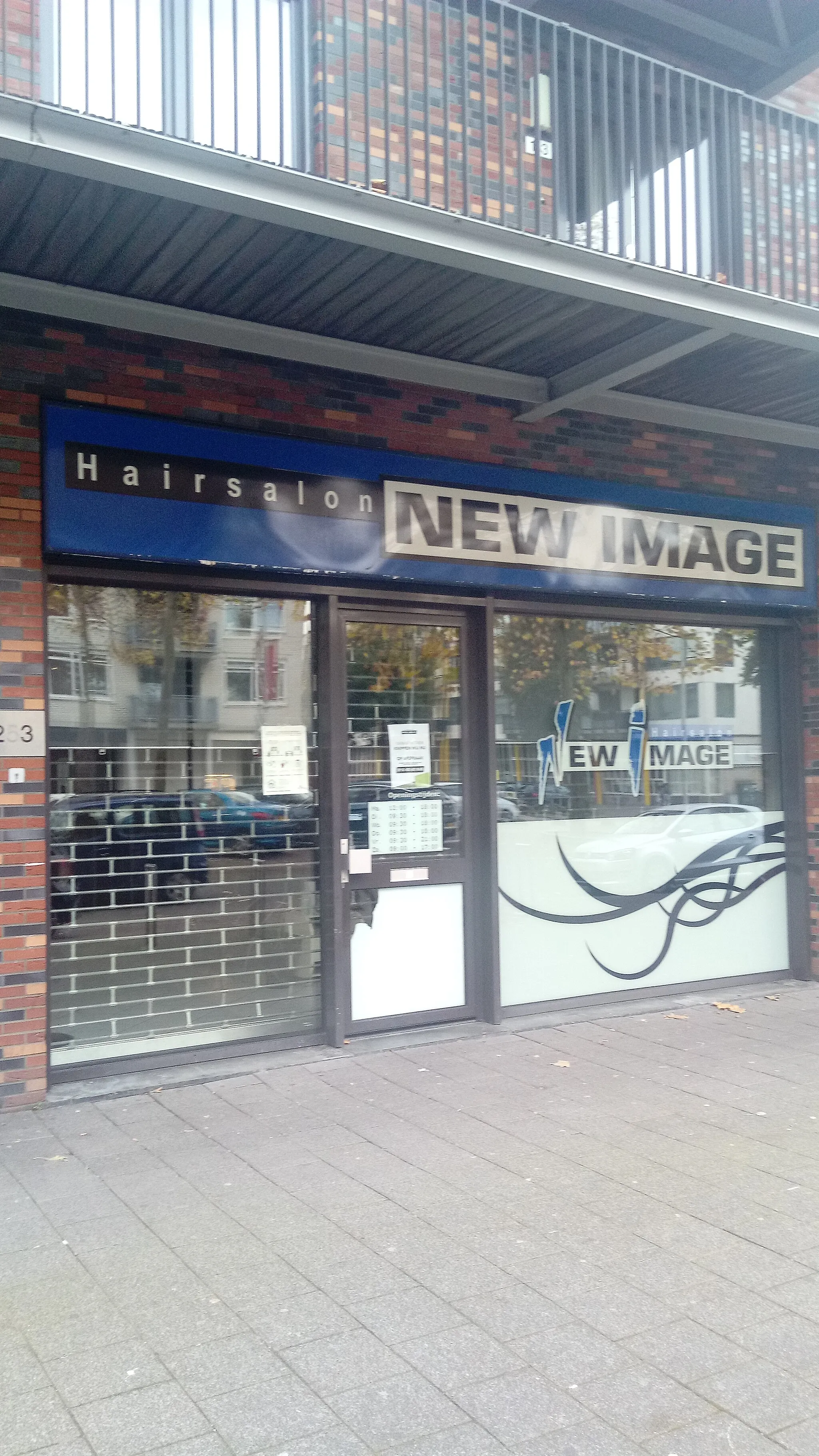 Photo showing: A small local hair dressing shop, that is located in the Rotterdammer neighbourhood of Feijenoord, Rotterdam-Zuid.