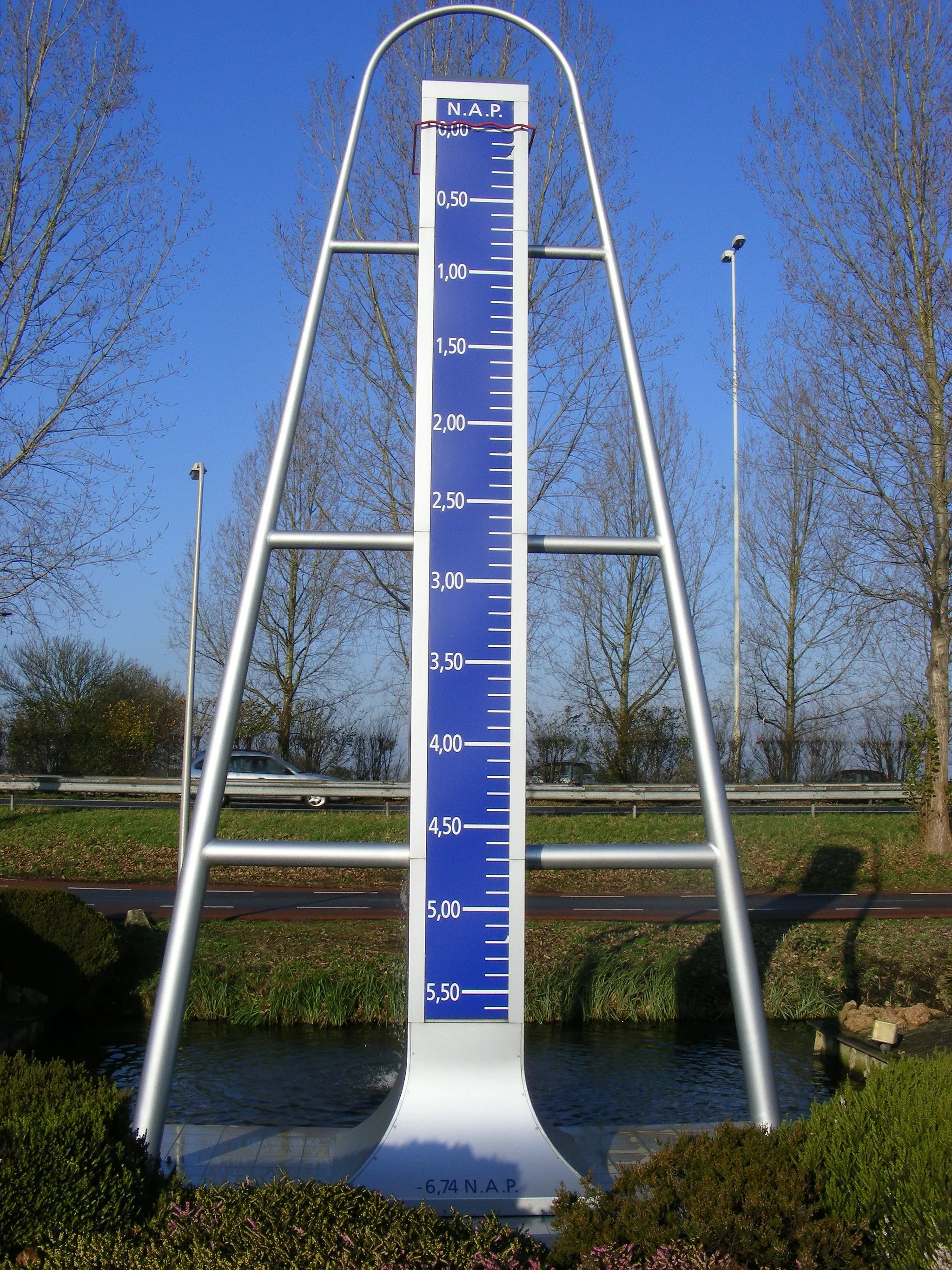 Photo showing: Monument marking the lowest elevation in the Netherlands: 6.74 meters below sea-level (Amsterdam Ordnance Datum).