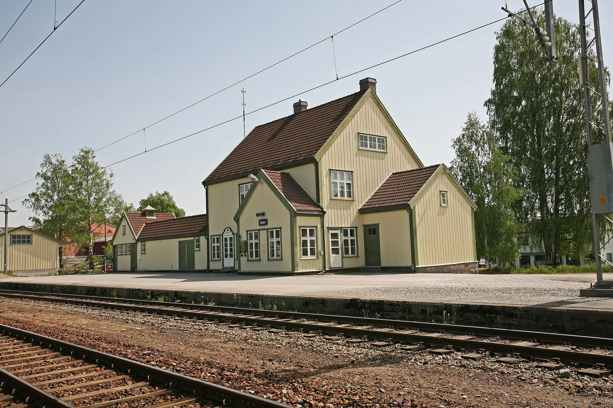 Photo showing: Picture of Gvarv Railway Station (Norway)