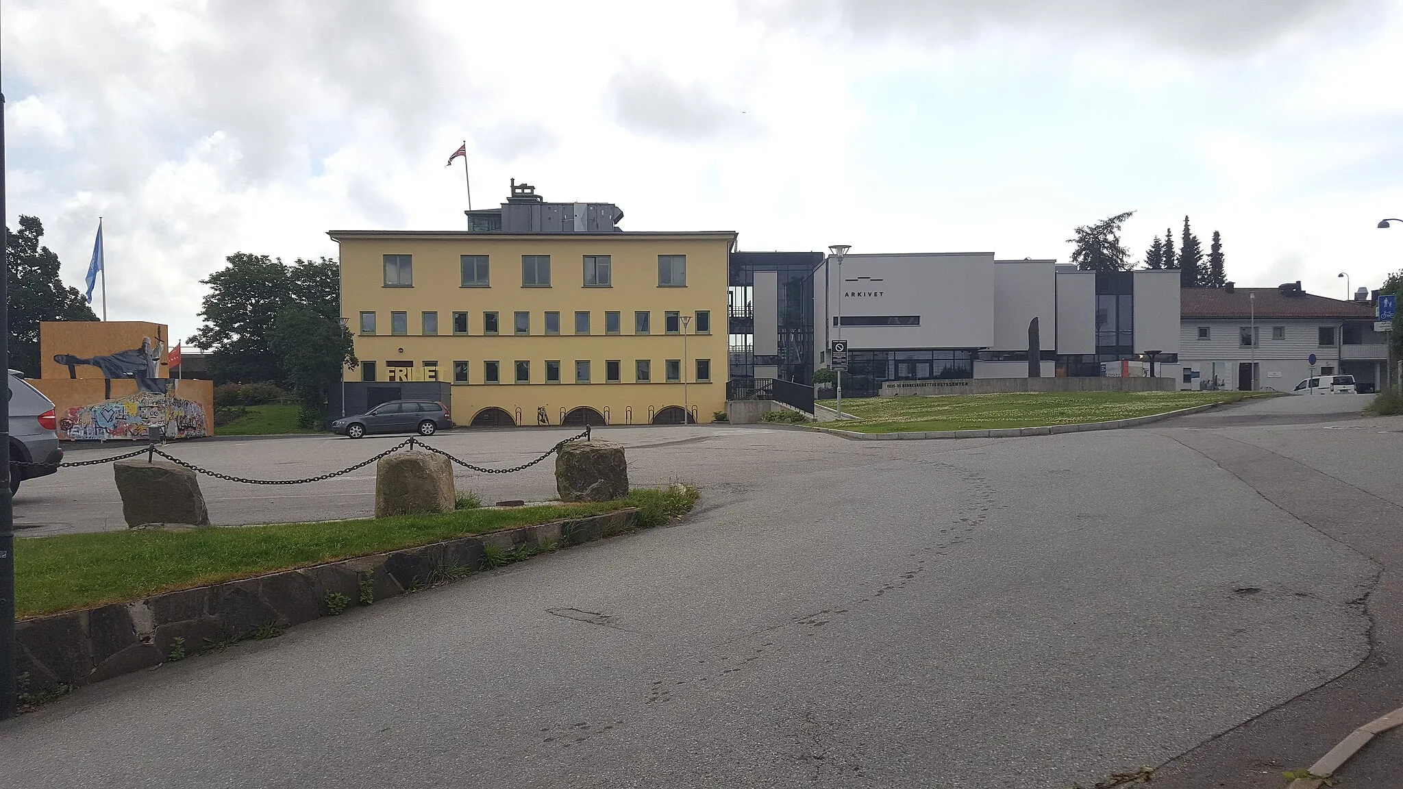 Photo showing: Arkivet in Kristiansand, 2021, with additional construction from previous years. Here seen from the street Bellevue.