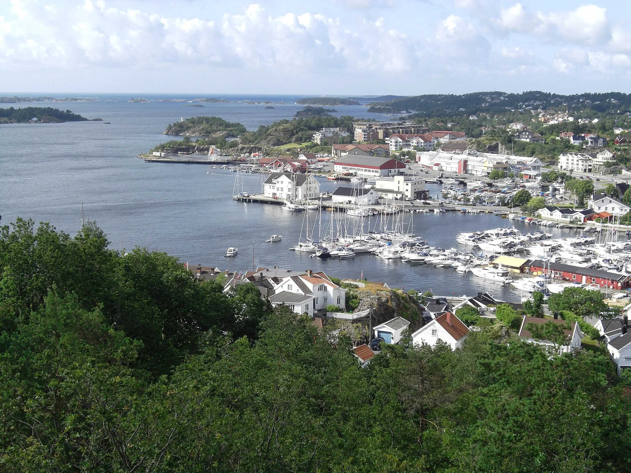 Photo showing: Harbour view