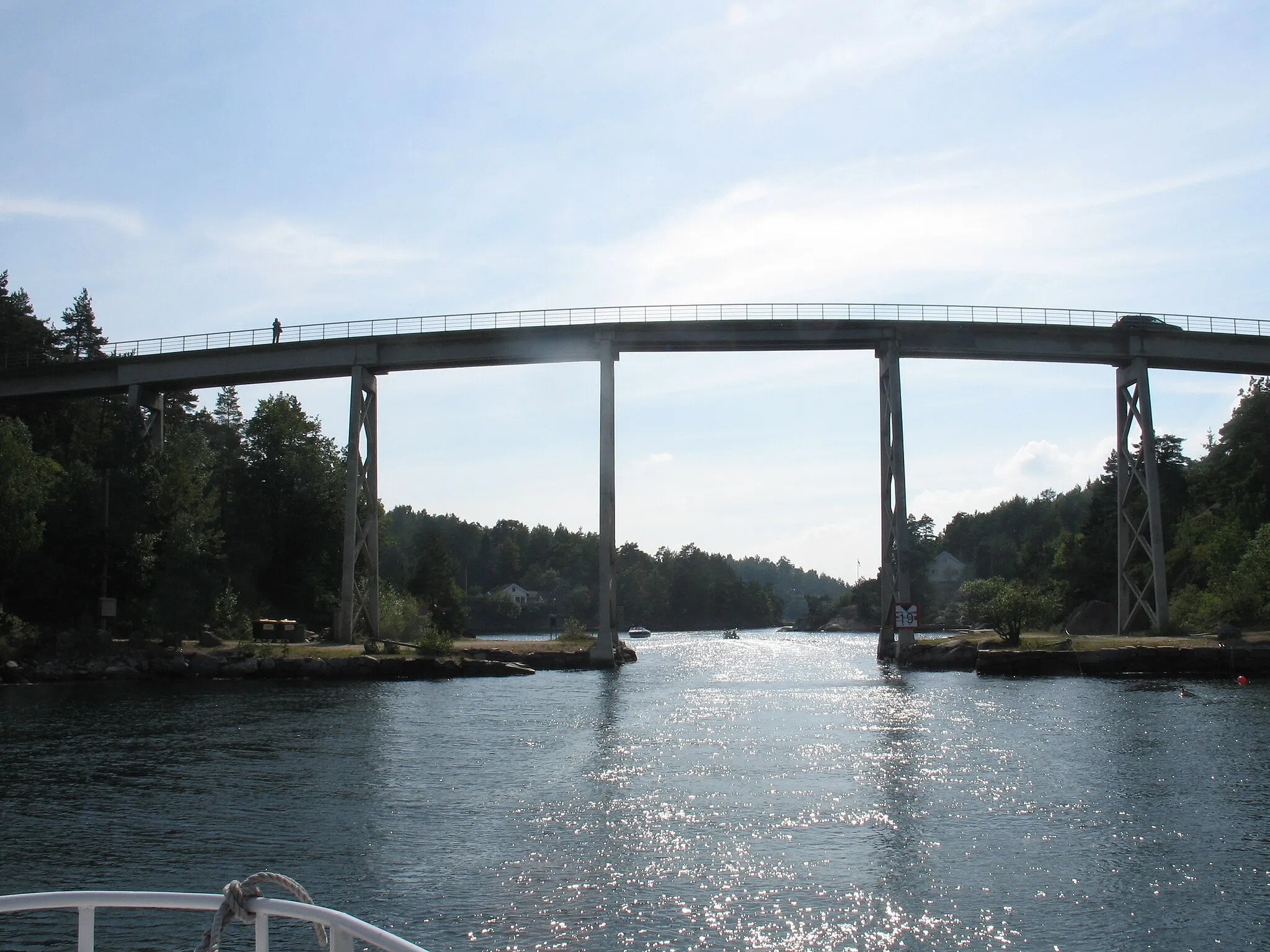 Photo showing: Brigde to Justøy, Lillesand, Norway.