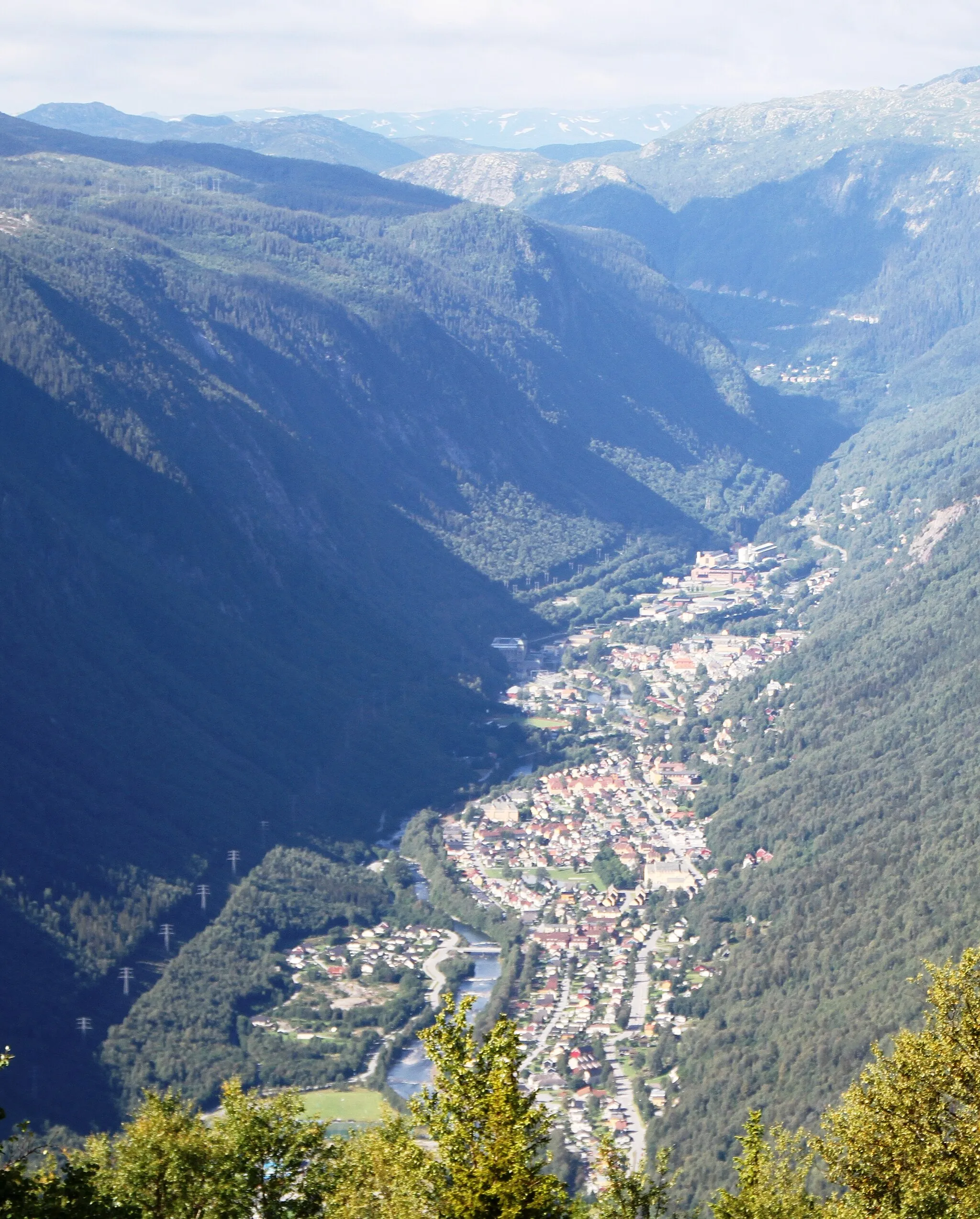 Photo showing: Panorama over Rjukan city (Tinn municipality) in the county of Telemark, Norway