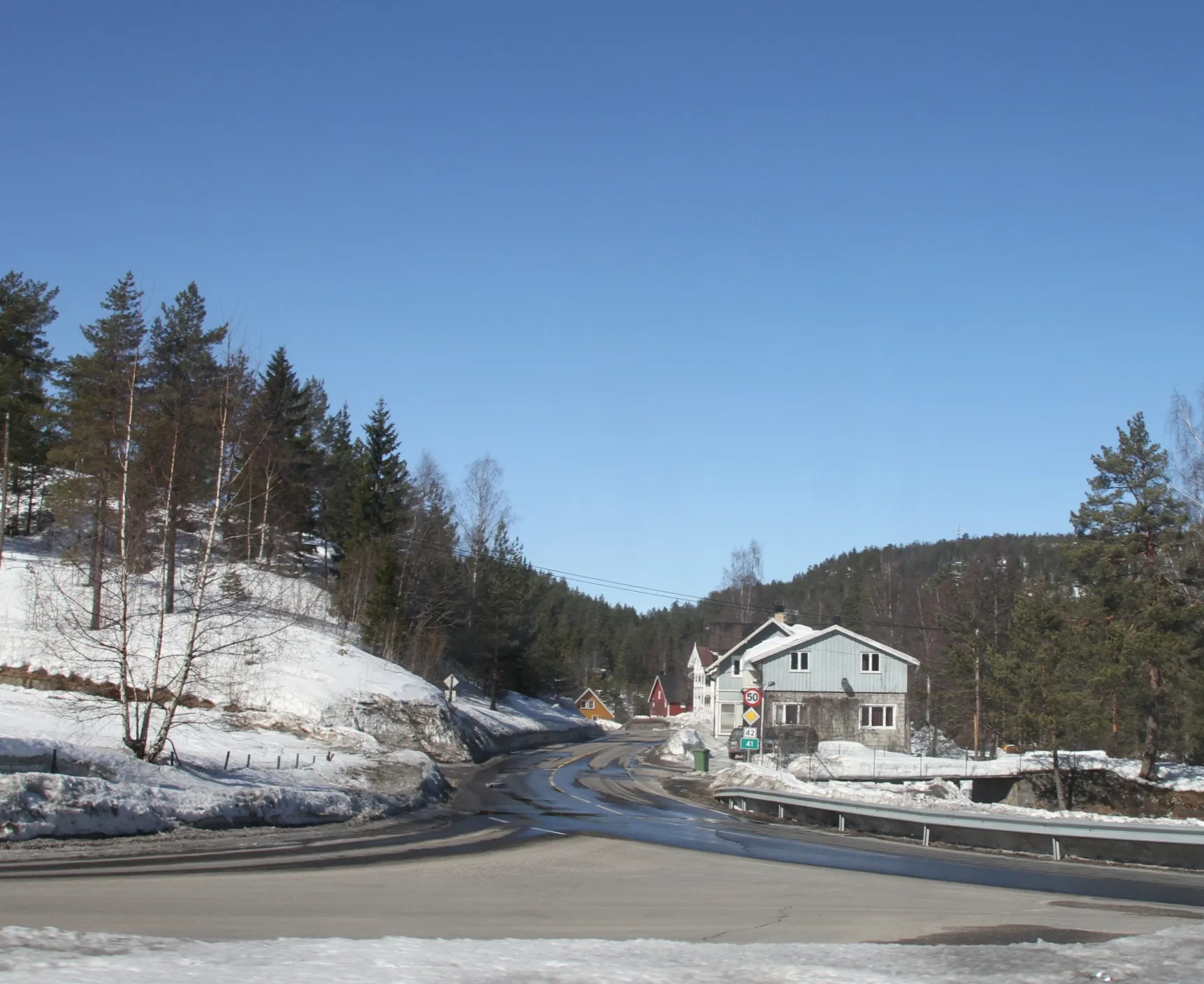 Photo showing: Image from along the Highway 41, parallel to the Tovdalselva river, in south-central part of Froland municipality, Aust-Agder county (Norway)
