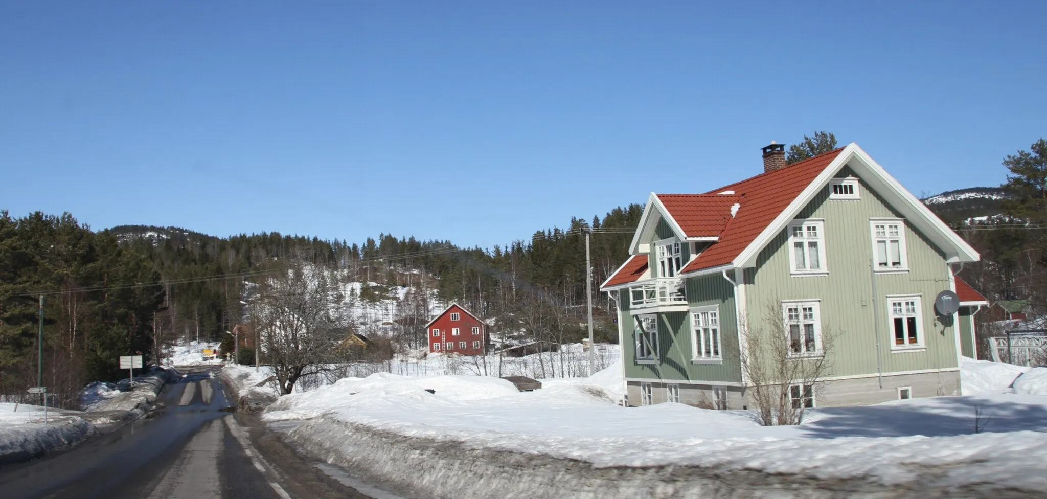Photo showing: Image from the Dølemo settlement in Åmli municipality, upper Aust-Agder county, southeastern Norway. Highway 41 (RV 41).